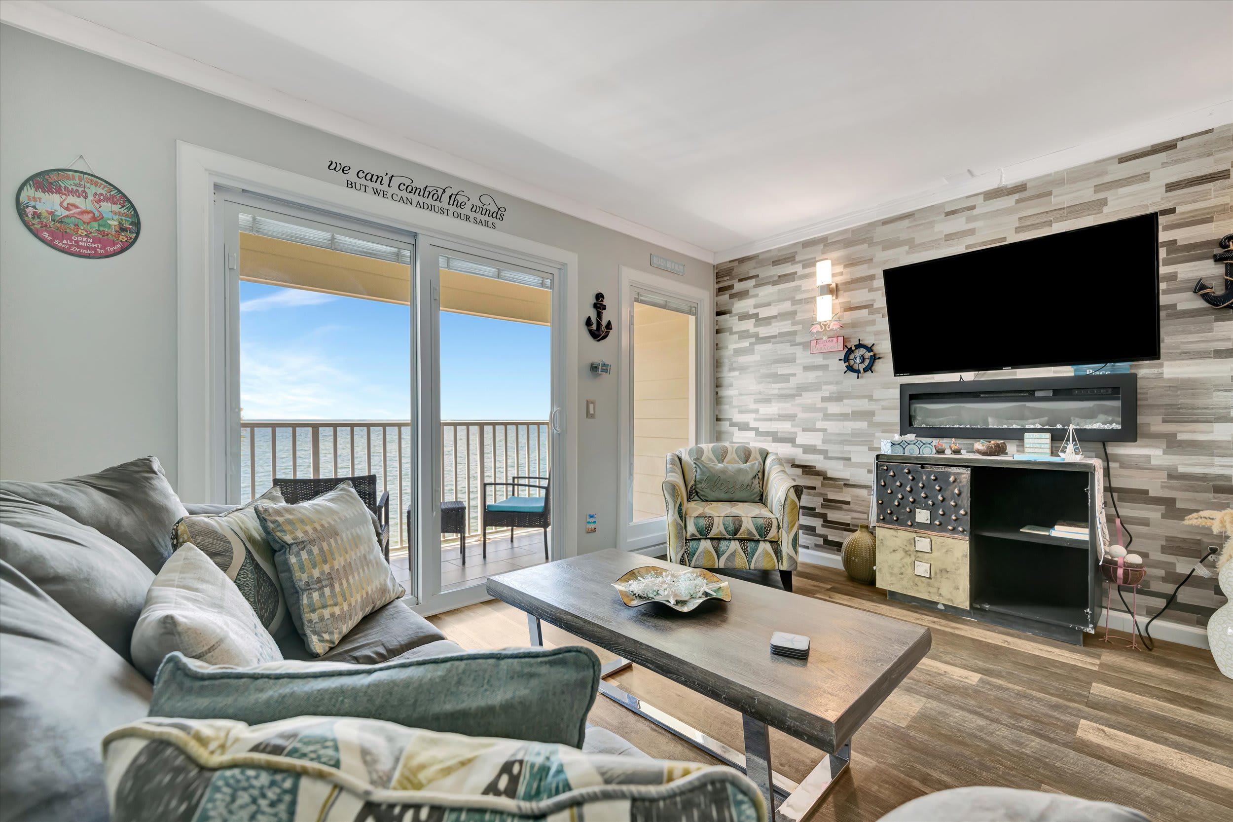 Bayview Balcony Condo, Heated Pool + Bar & Grill! β Tampa, FL β vacation rental