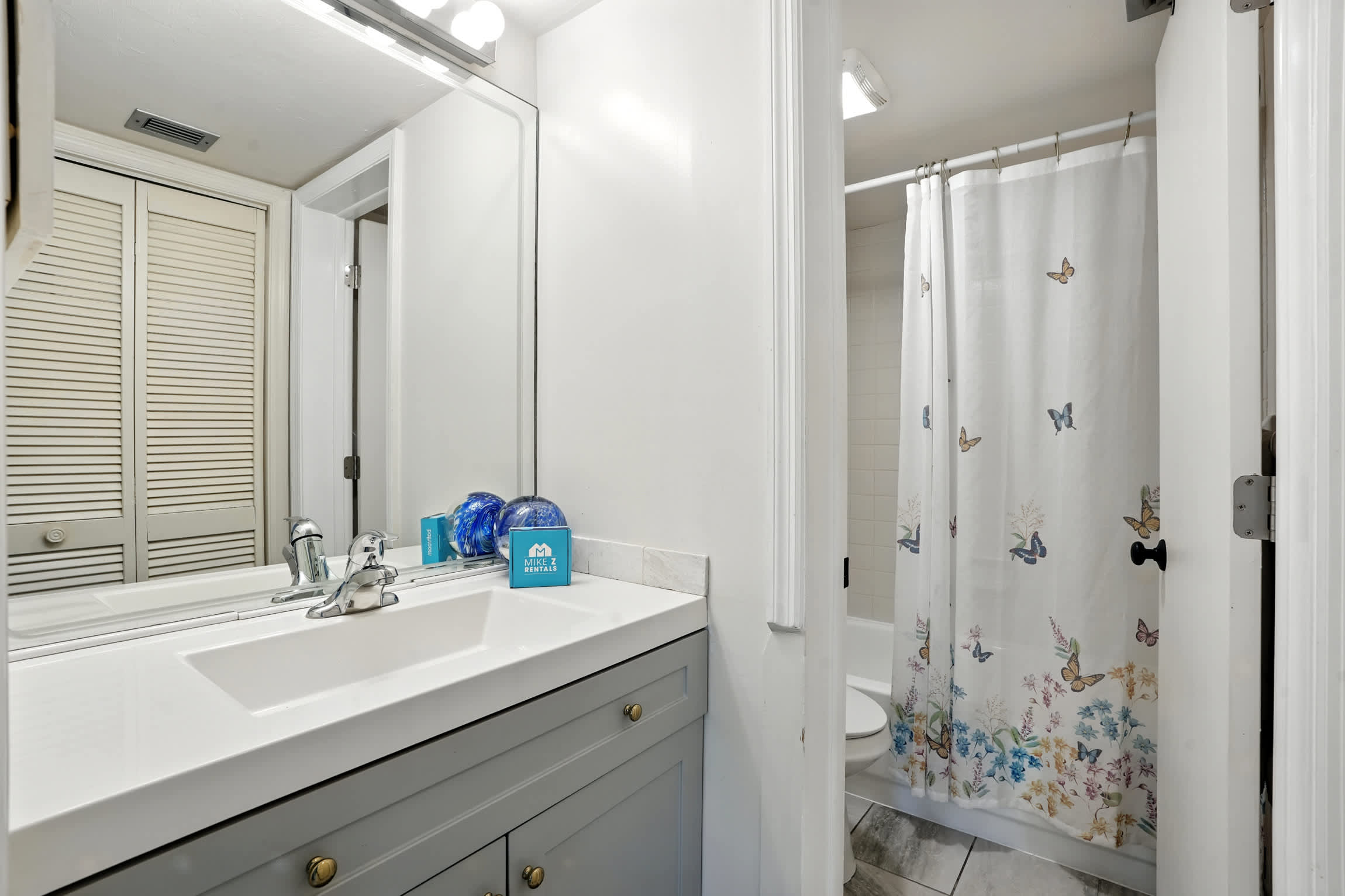 I 352 Beautiful Lake Views Walk to Amenities | Photo 19