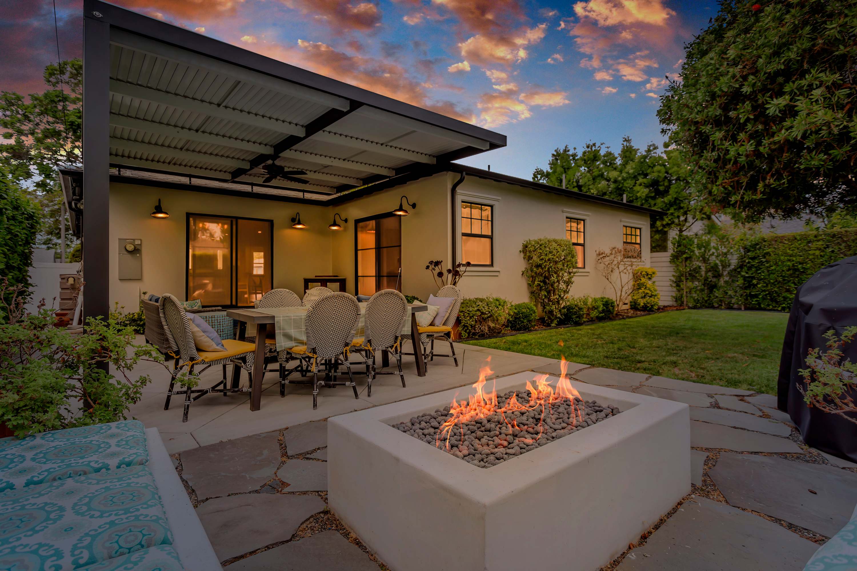 Spacious 4BR | Games | Workspace | Outdoor Fun — Los Angeles, CA — vacation rental