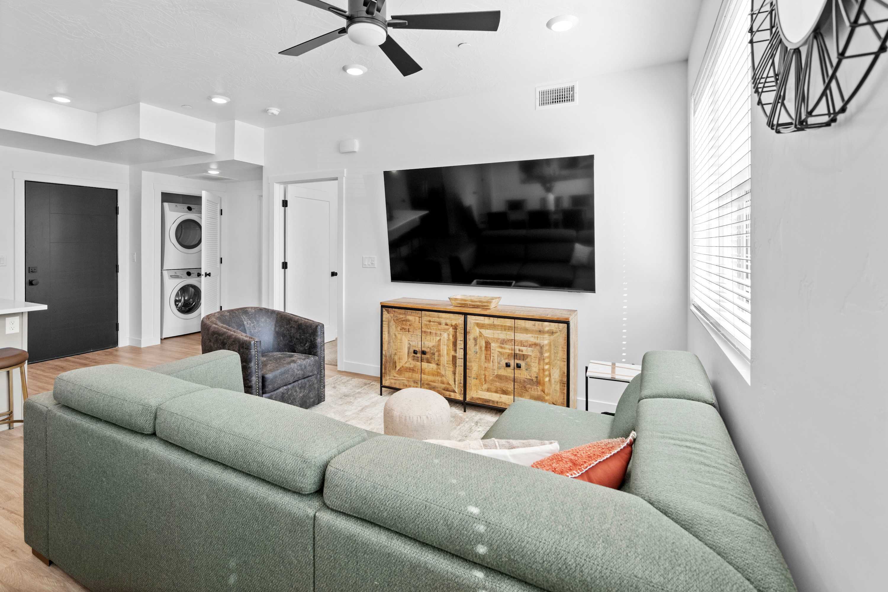 Easy Escape - *New Listing* - BRAND NEW! 7