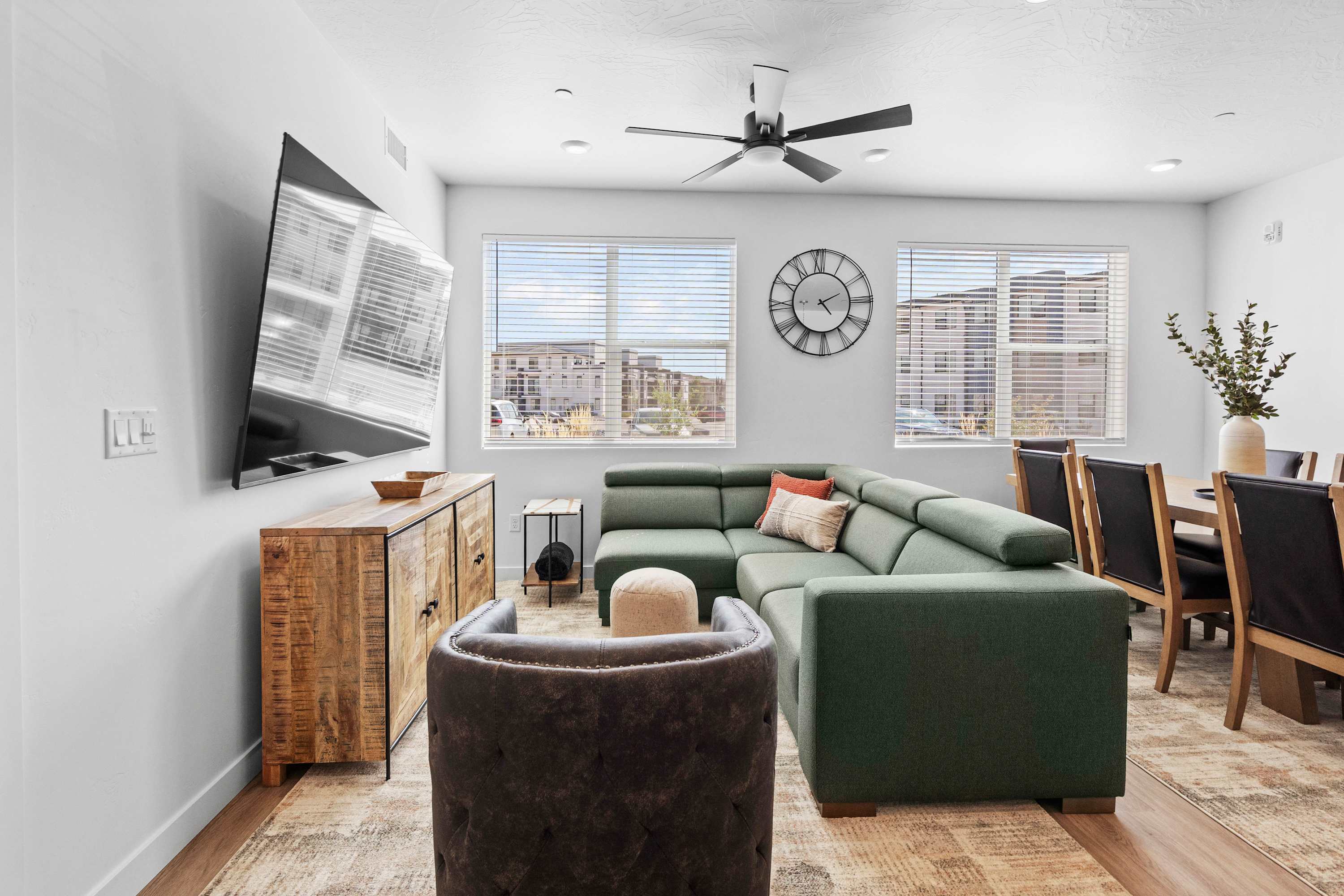 Easy Escape - *New Listing* - BRAND NEW!