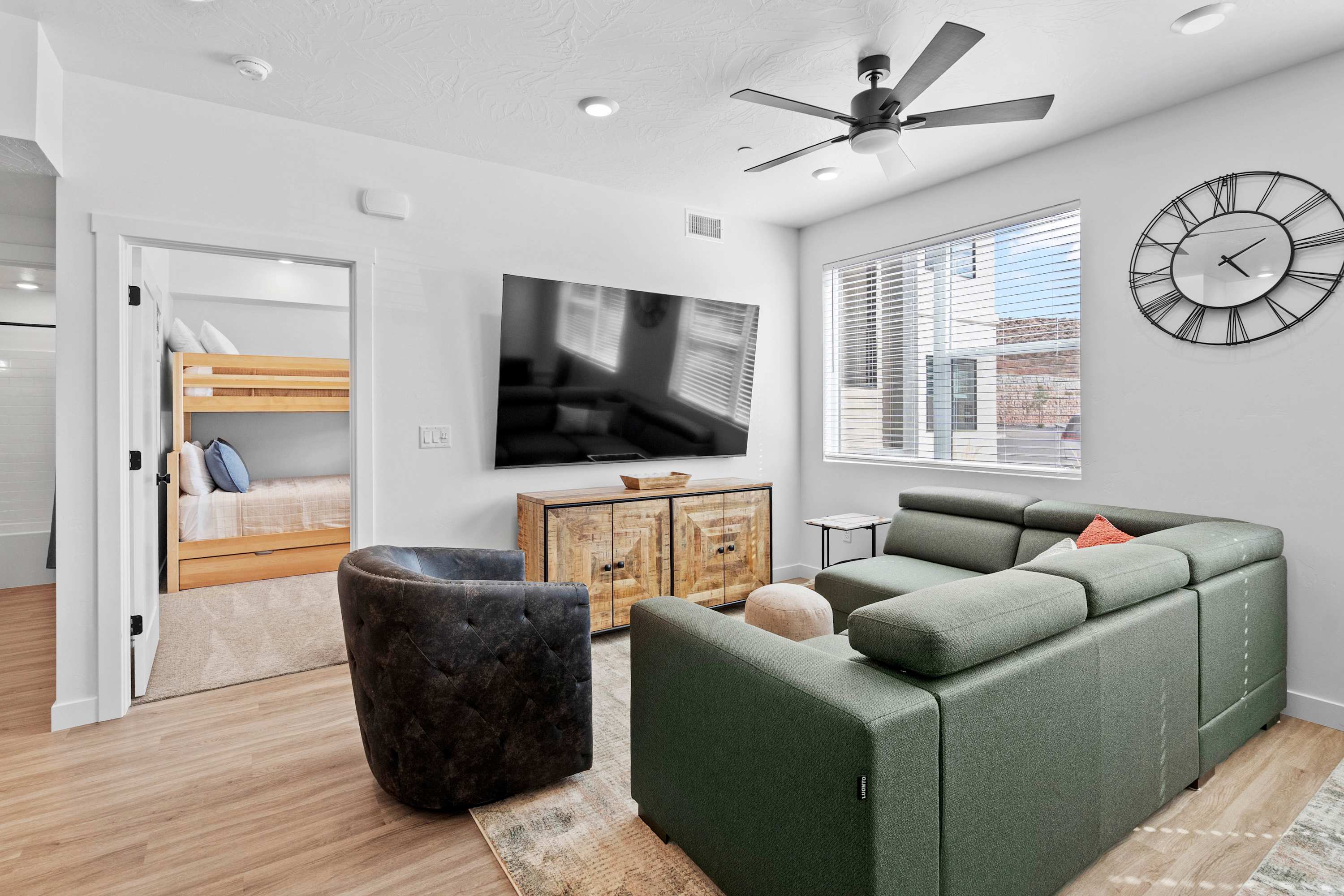 Easy Escape - *New Listing* - BRAND NEW! 6