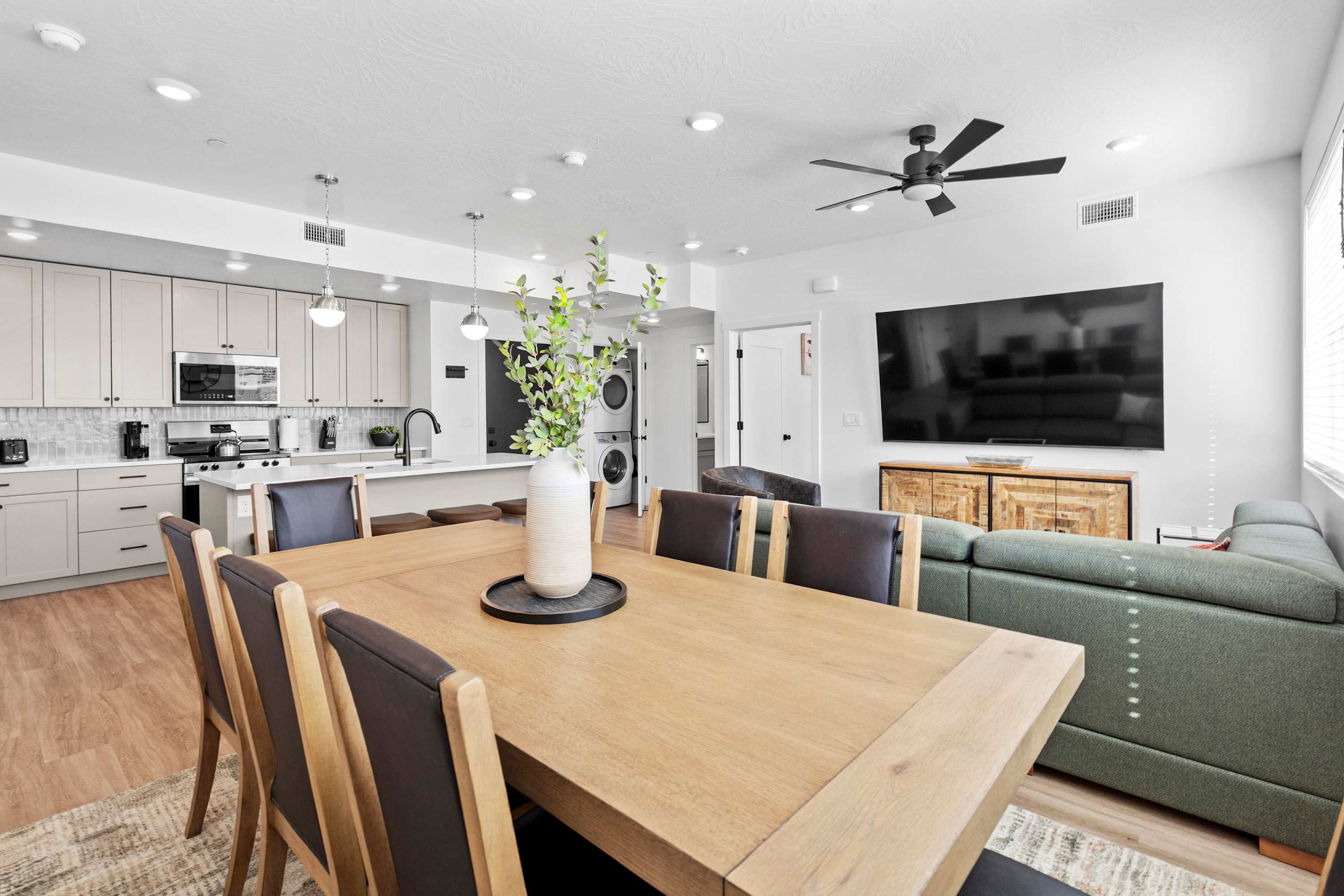 Easy Escape - *New Listing* - BRAND NEW! 8