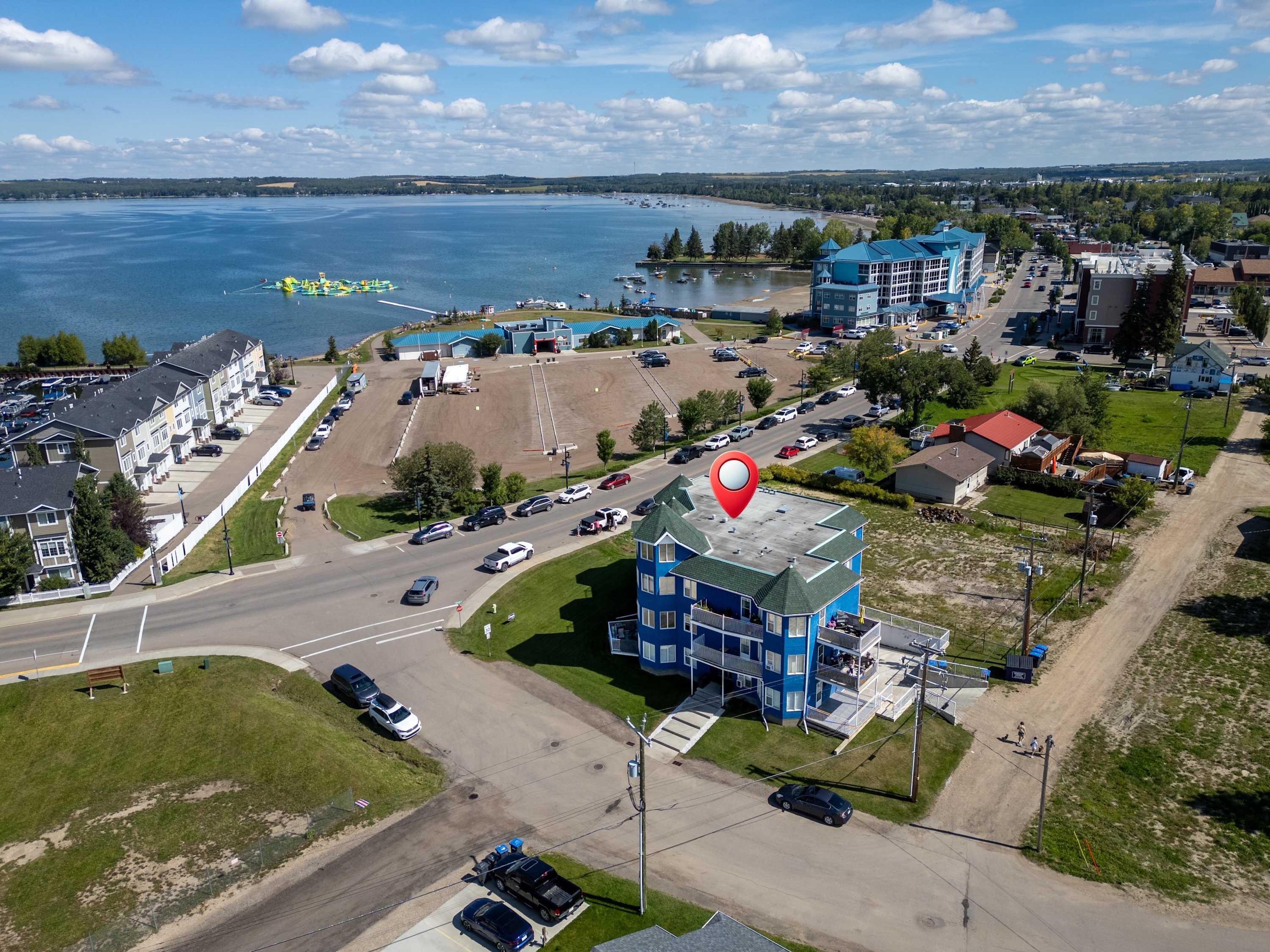 Lakefront Lookout 1BR Condo on Lakeshore Drive! — Sylvan Lake, Alberta — vacation rental