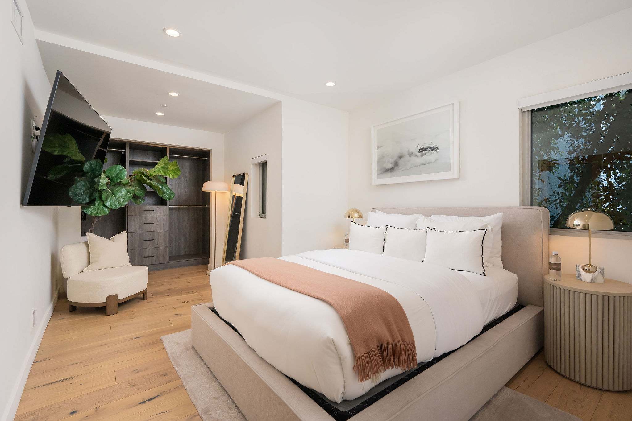 Guest bedroom #2 with a queen size bed, Smart TV and jack and hill bathroom.