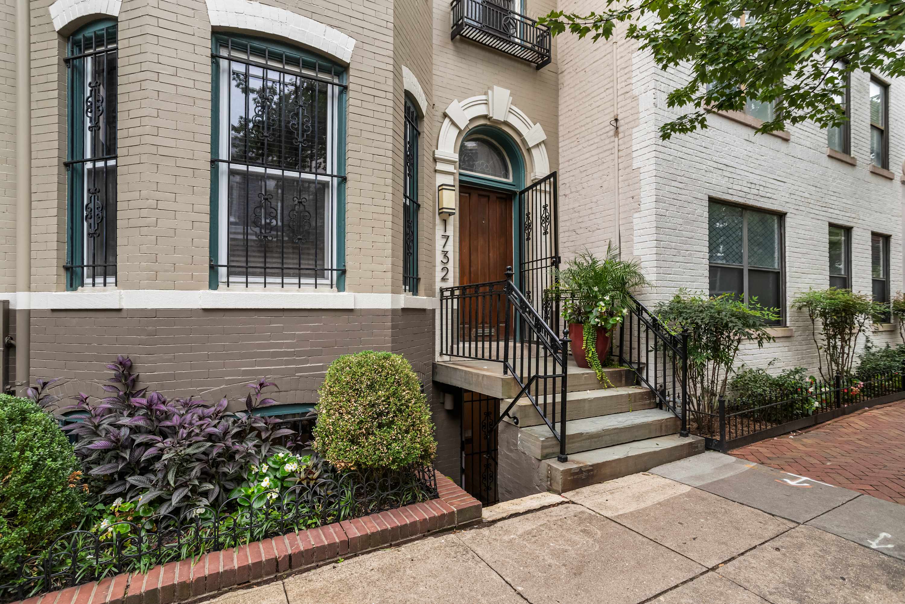 Sojourn Top-tier Walk Score by Chic Local Eateries 3