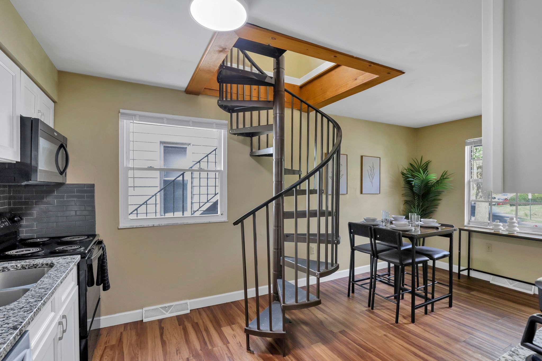 Spacious 5-Bedroom Retreat in Central Columbus  Perfect for Groups!