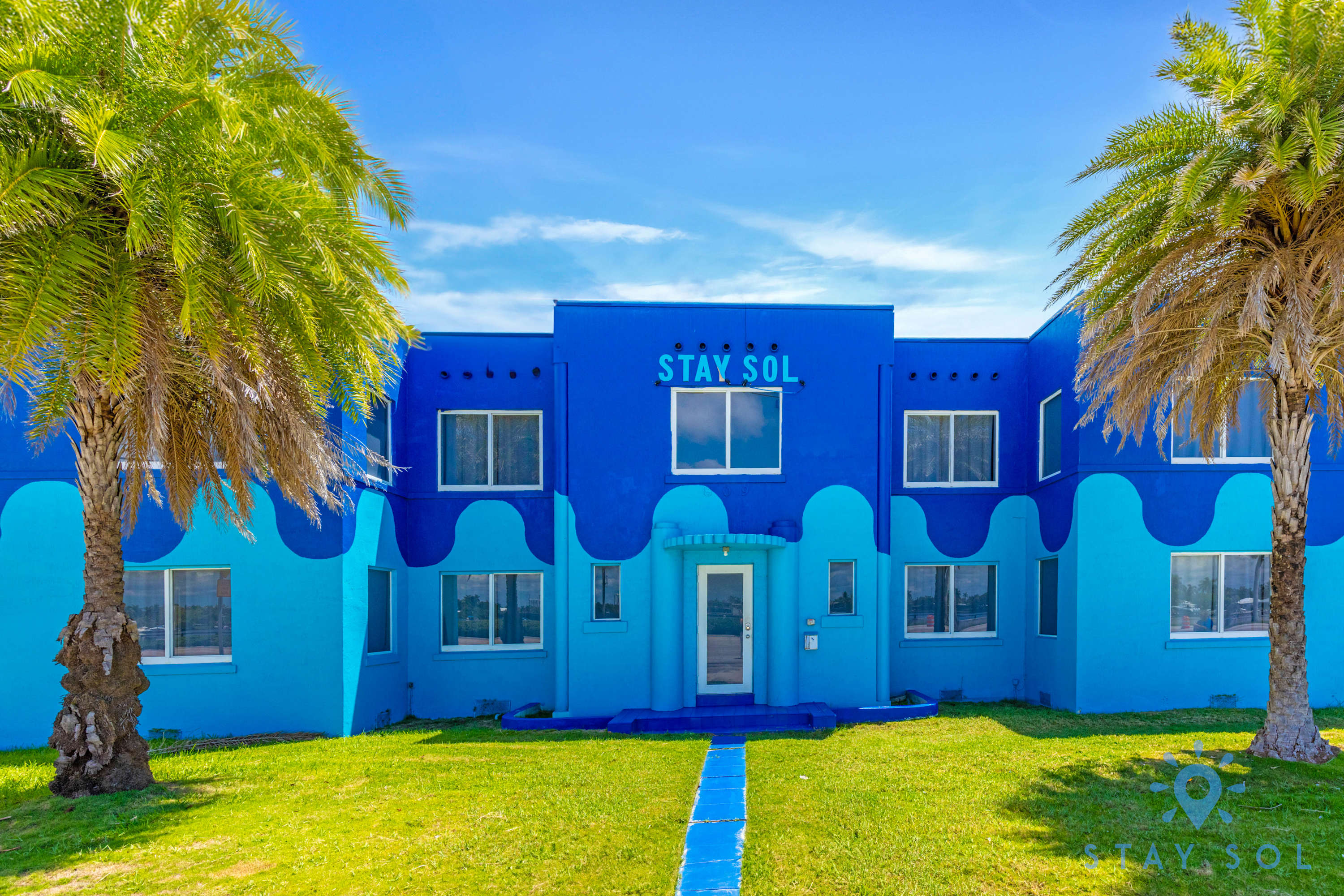 2BR+ Pool + Hollywood Broadwalk Haven