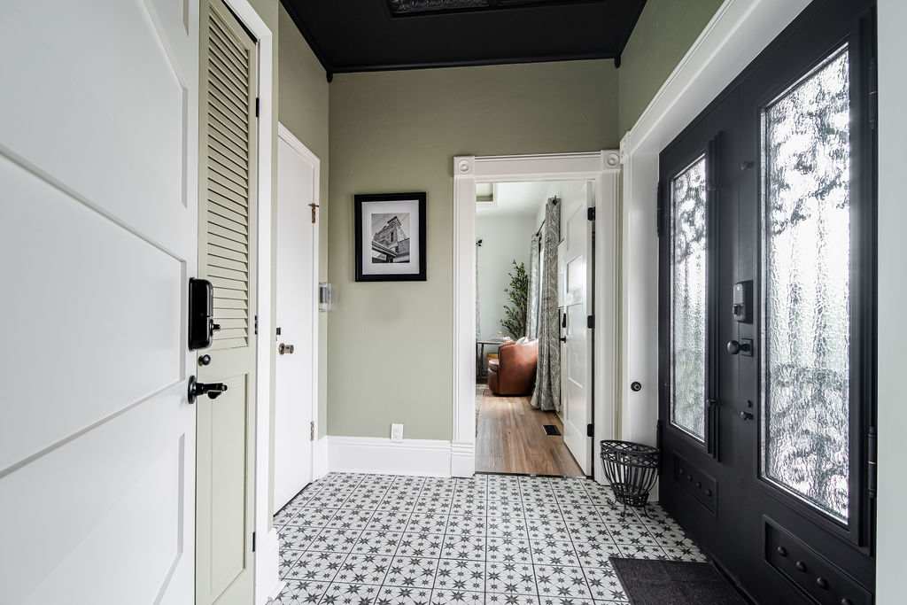 The Bank on Main | Photo 20