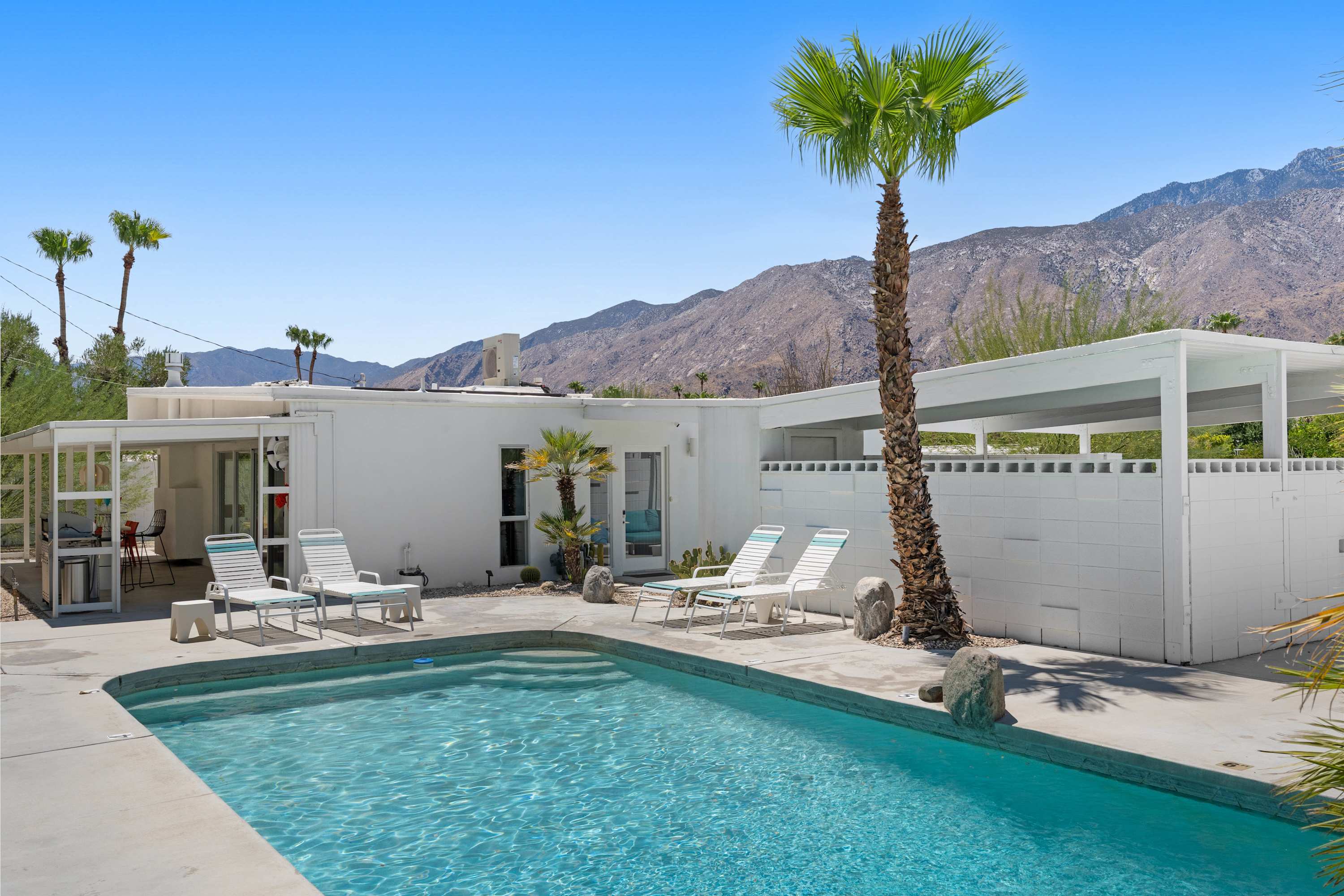 SunKissed Krisel – Long stays w/ Pool, Hot Tub, Firepit | Photo 2