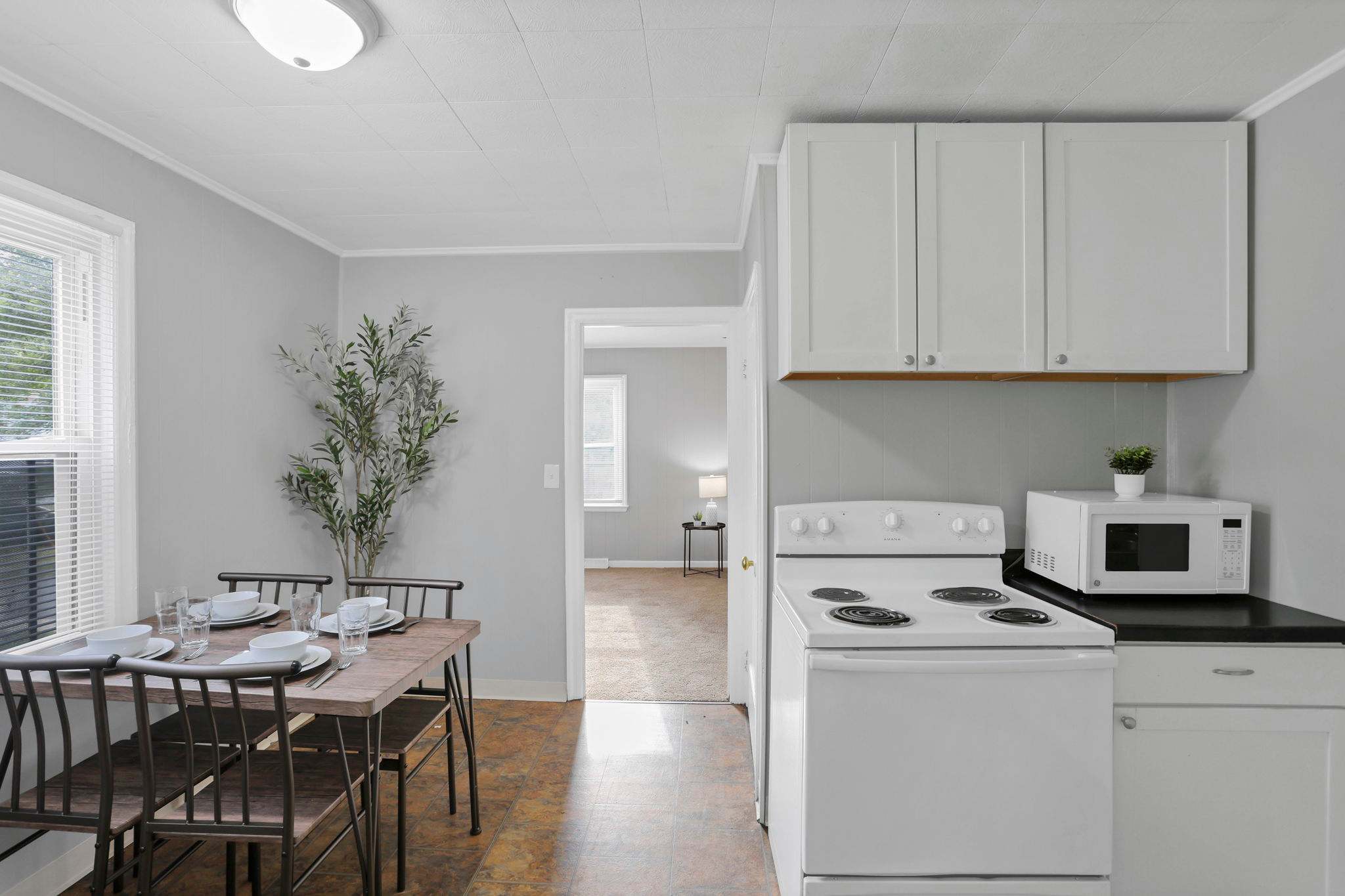 The Columbus Prime - 5 Bedroom 2 Bath- Parking