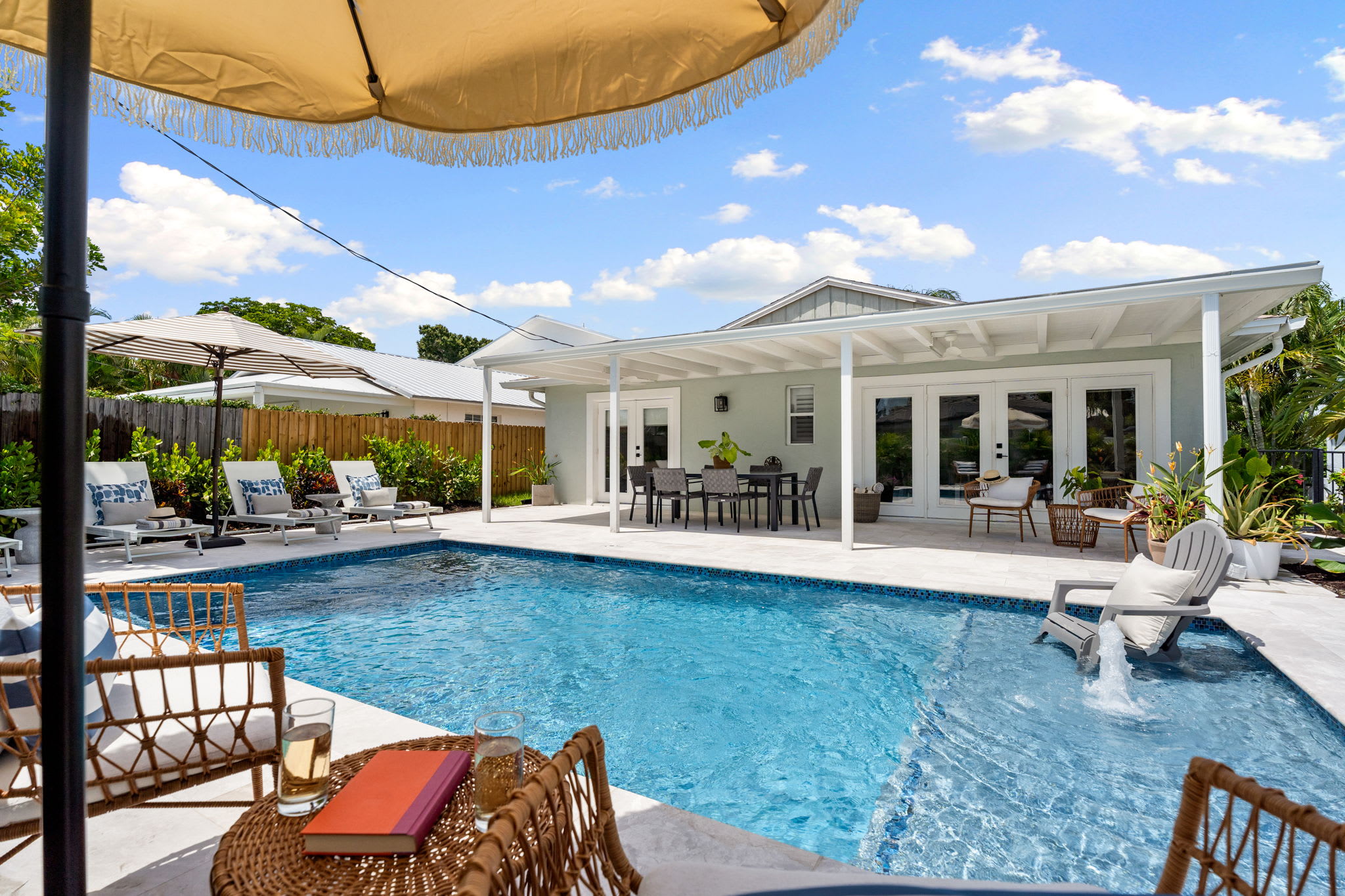 780 Palm Breeze Retreat*Minutes 2 Mercato & Beach — Naples, FL — vacation rental