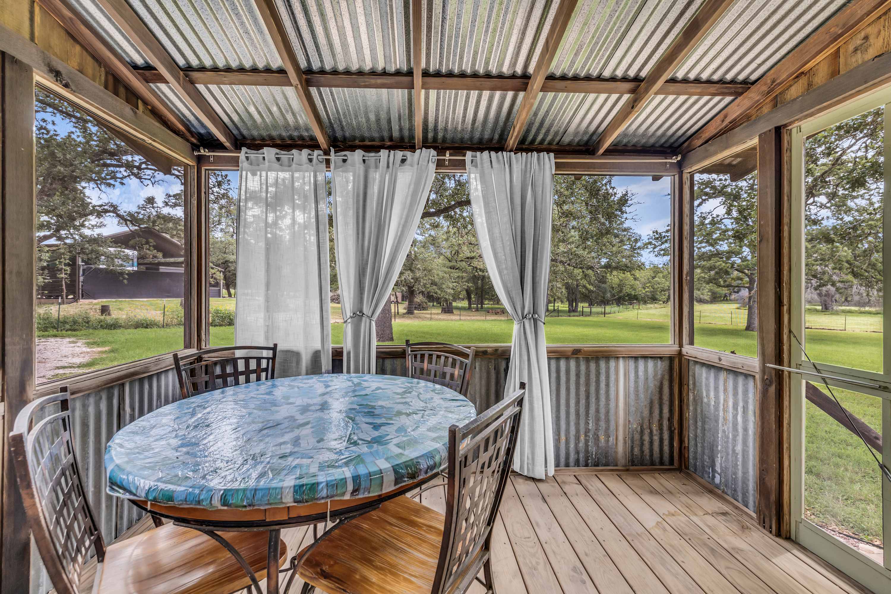 Cabins Out Back-Roost | Photo 5