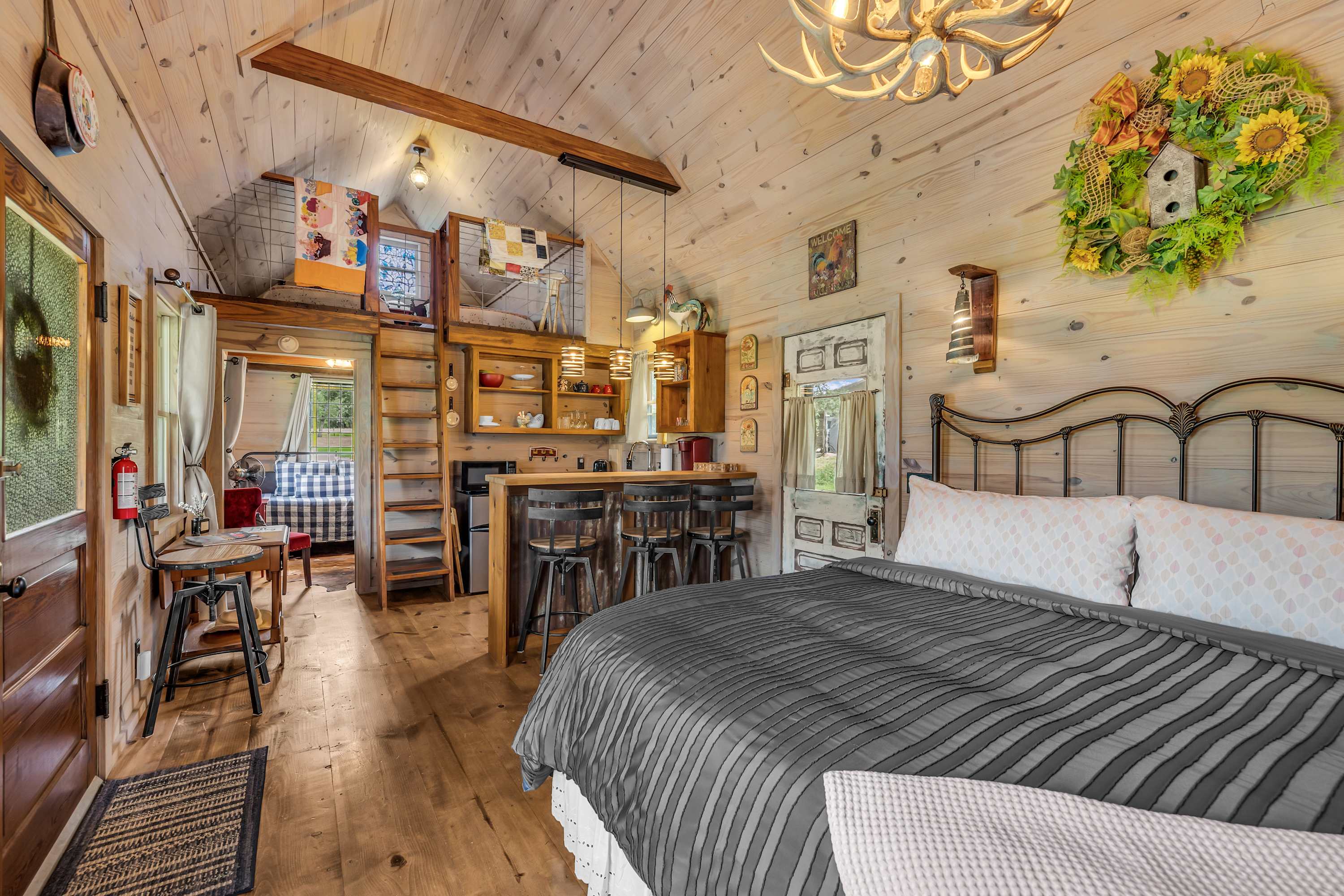 Cabins Out Back-Roost | Photo 14