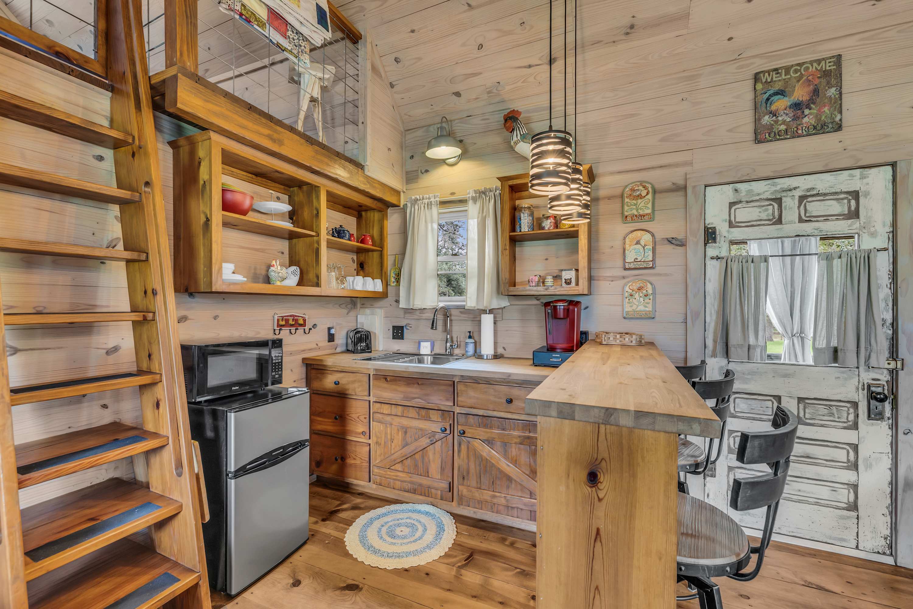 Cabins Out Back-Roost | Photo 12