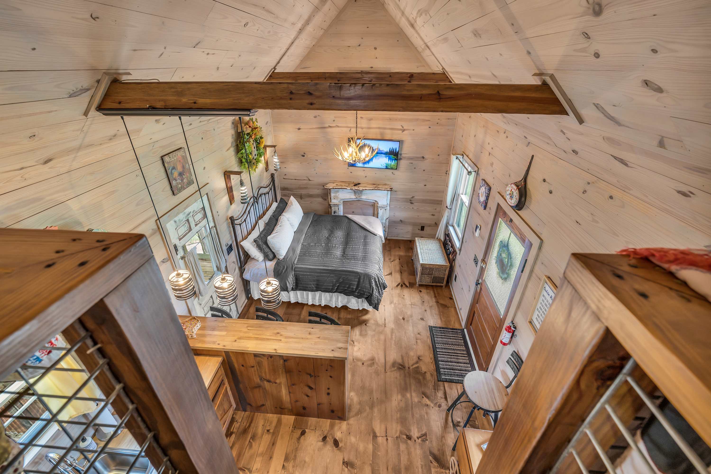 Cabins Out Back-Roost | Photo 17