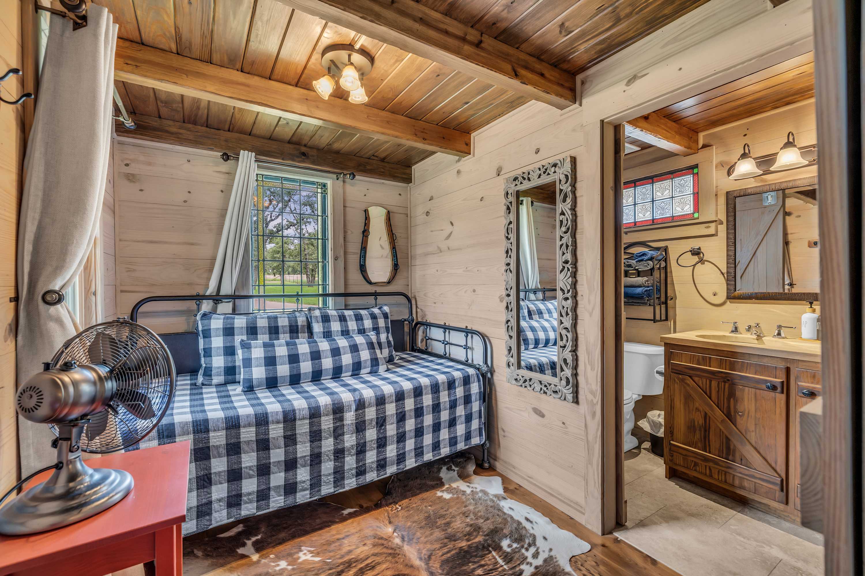 Cabins Out Back-Roost | Photo 19