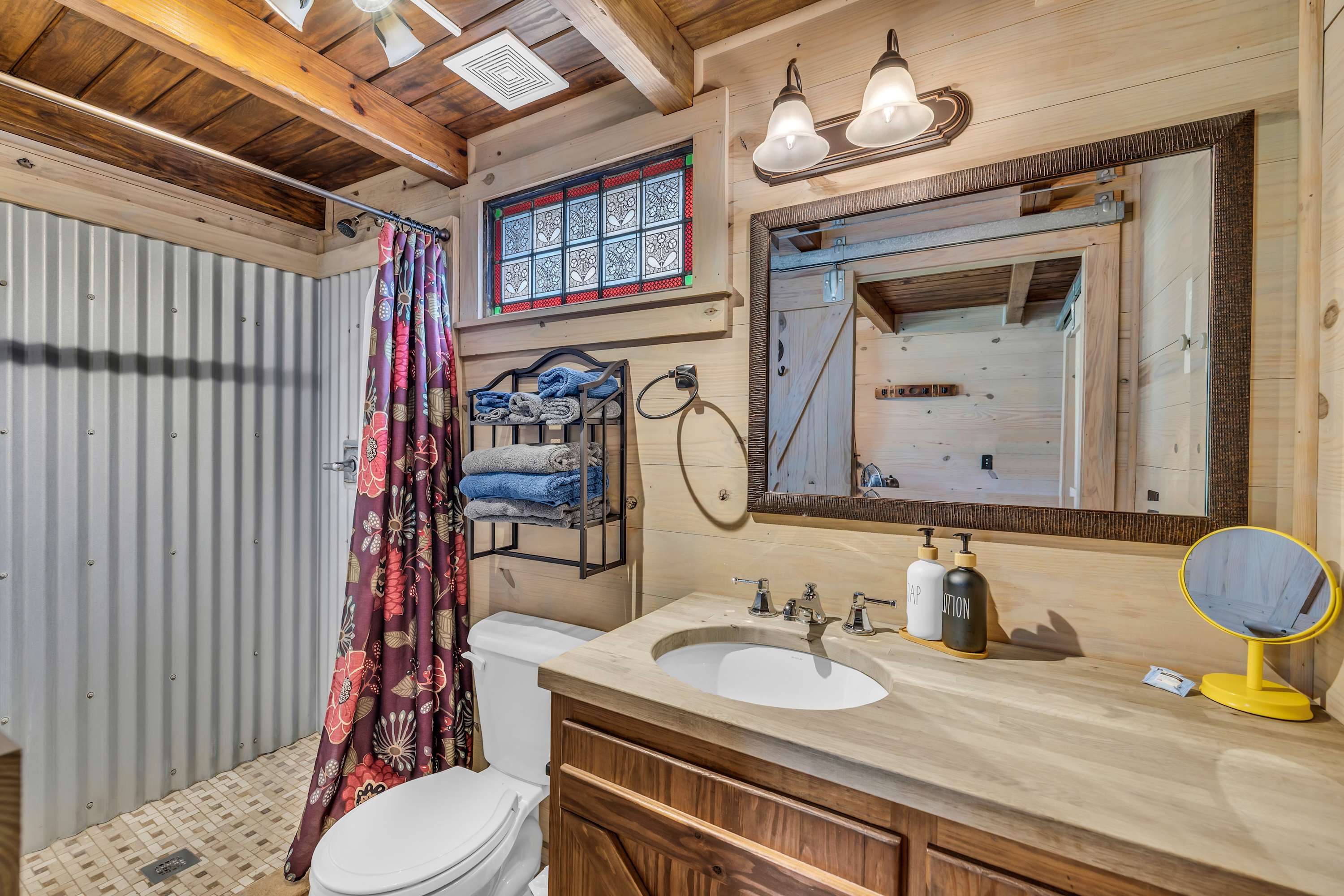 Cabins Out Back-Roost | Photo 20