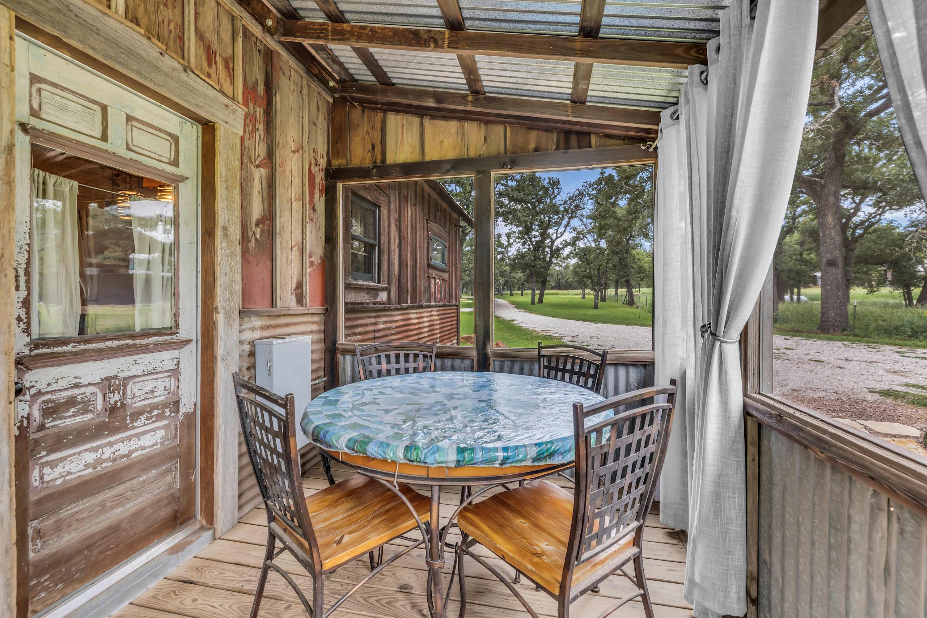 Cabins Out Back-Roost | Photo 22