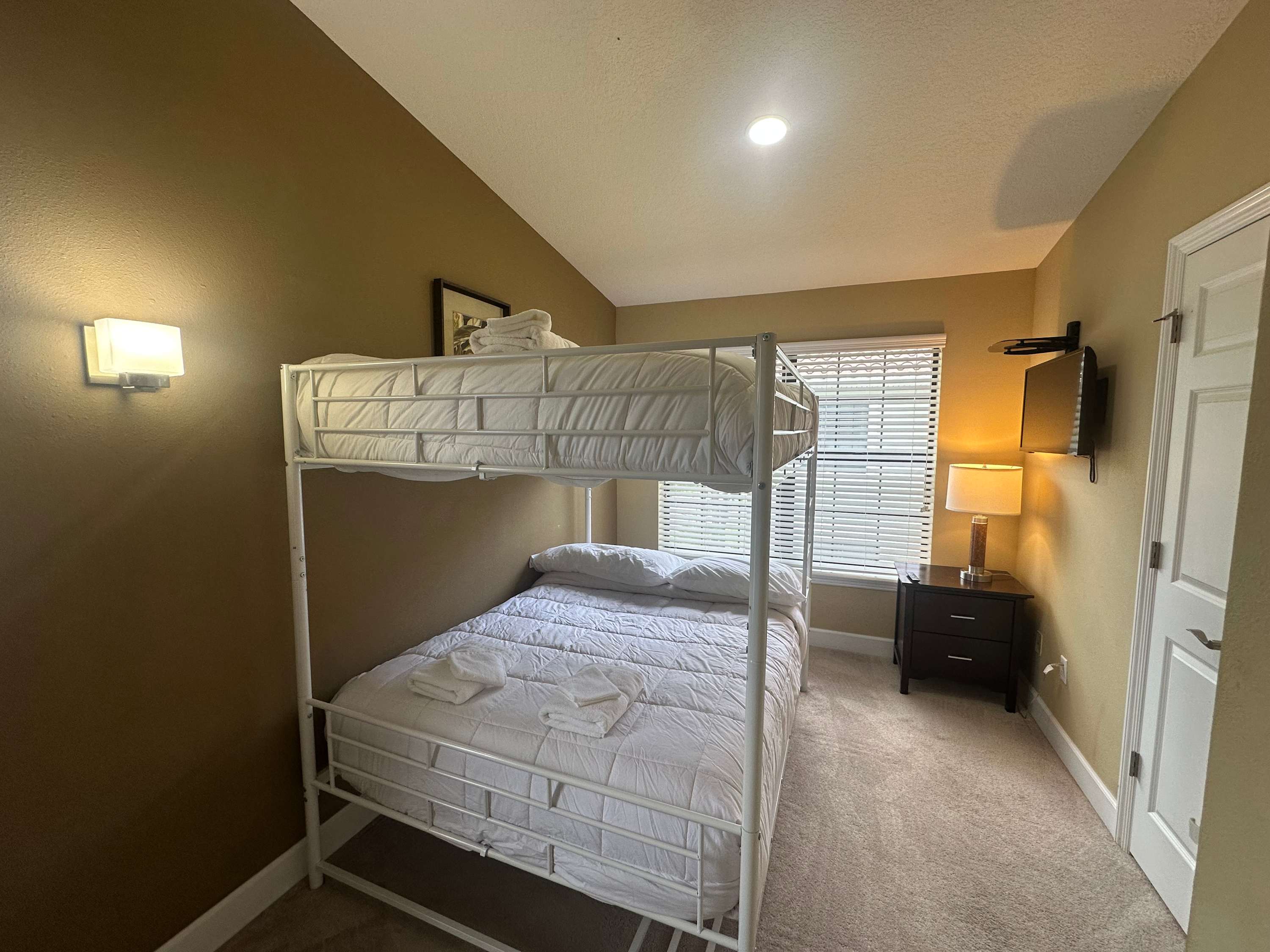 Family Friendly 4BR Townhome at Enchanted Garden Pool Disney Access | Photo 32