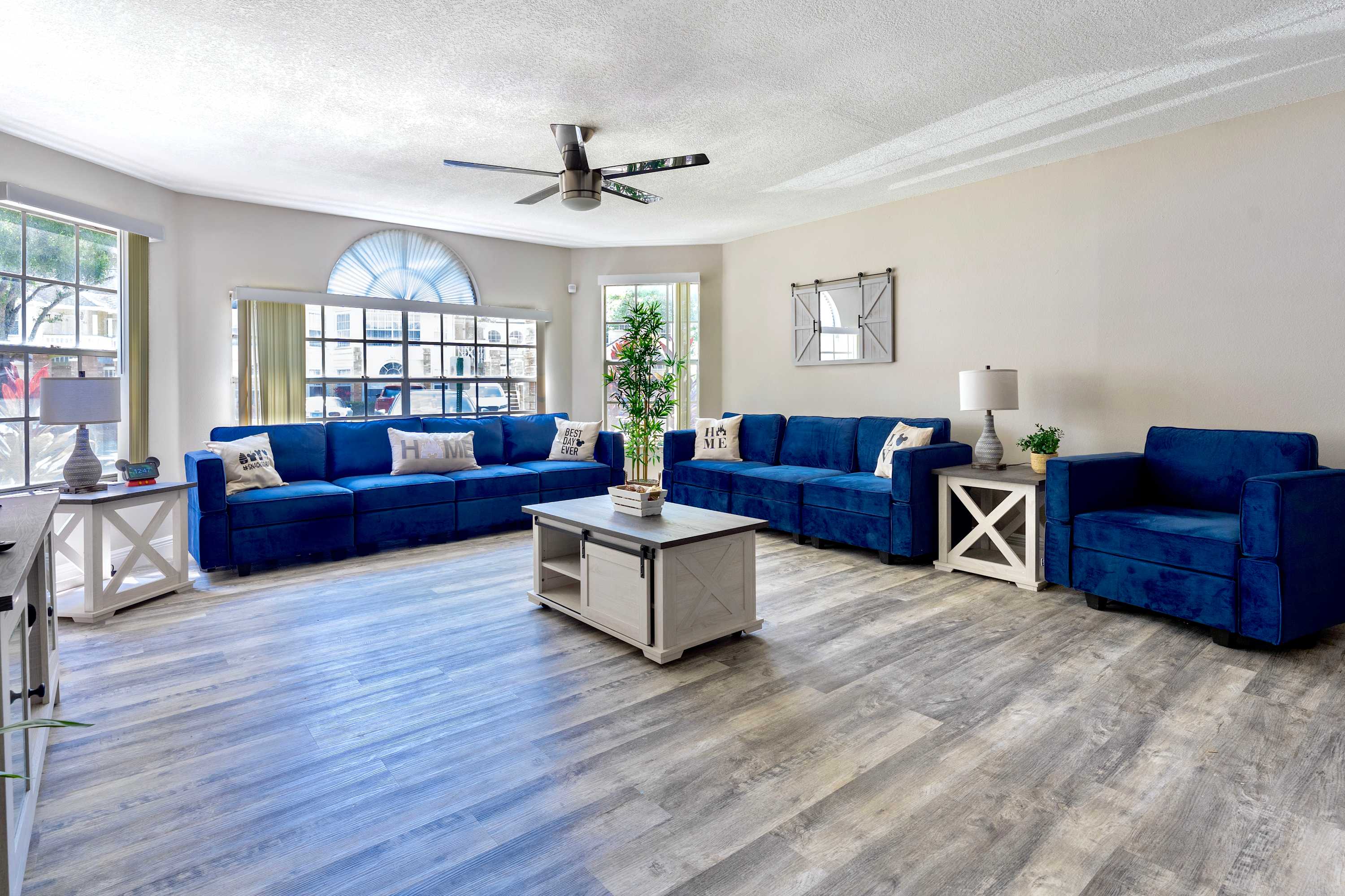 Quiet 3BR retreat - pool, gym & Disney close