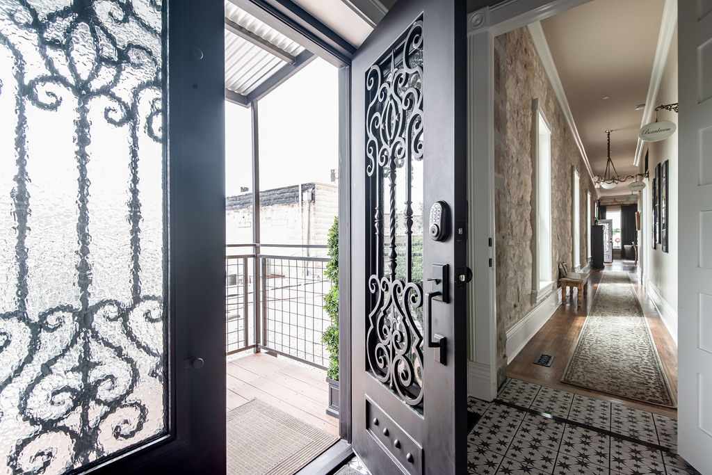 The Bank Suite B | Photo 6