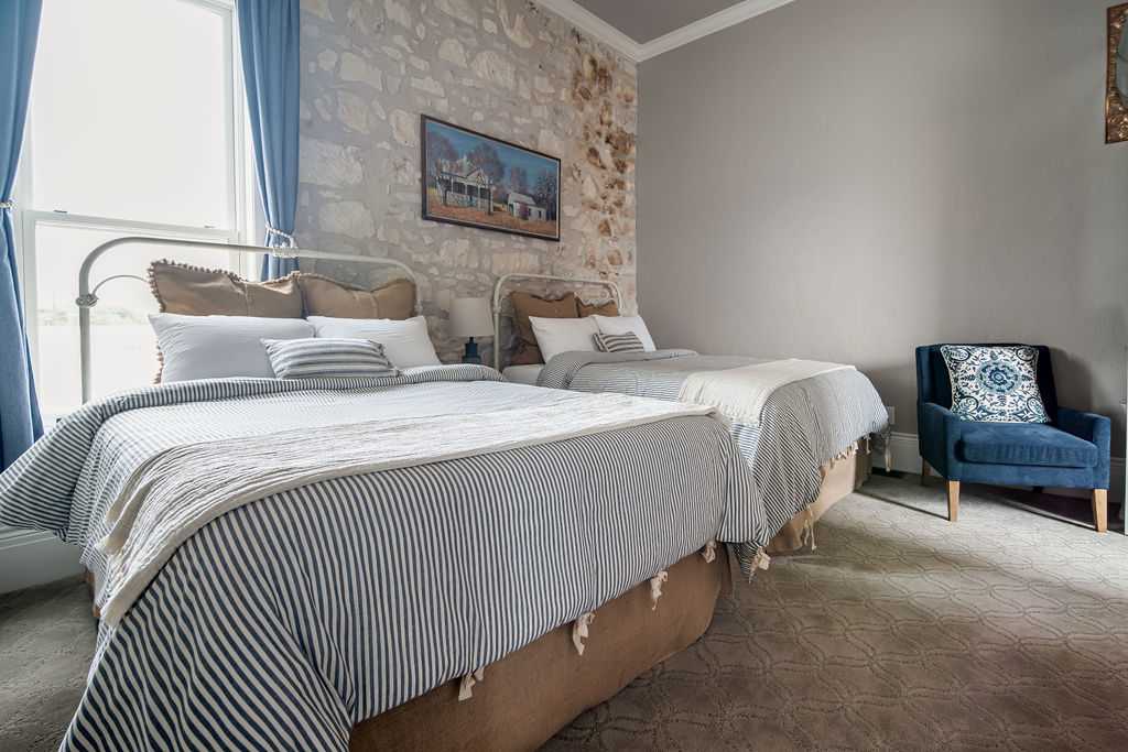 The Bank Suite B | Photo 15