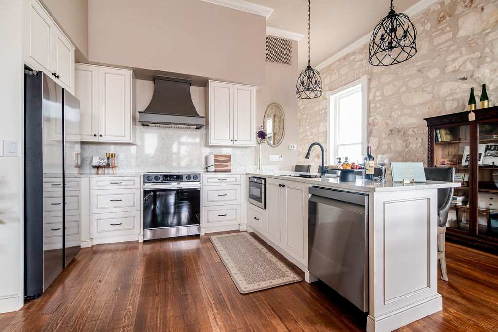 The Bank Suite B | Photo 2