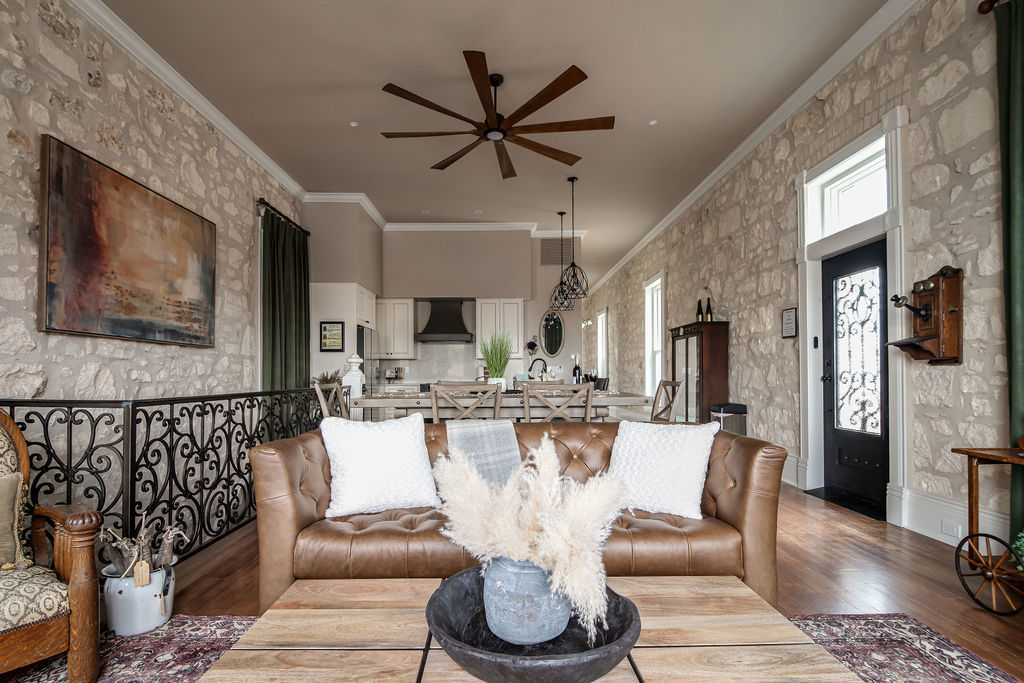 The Bank Suite B | Photo 10