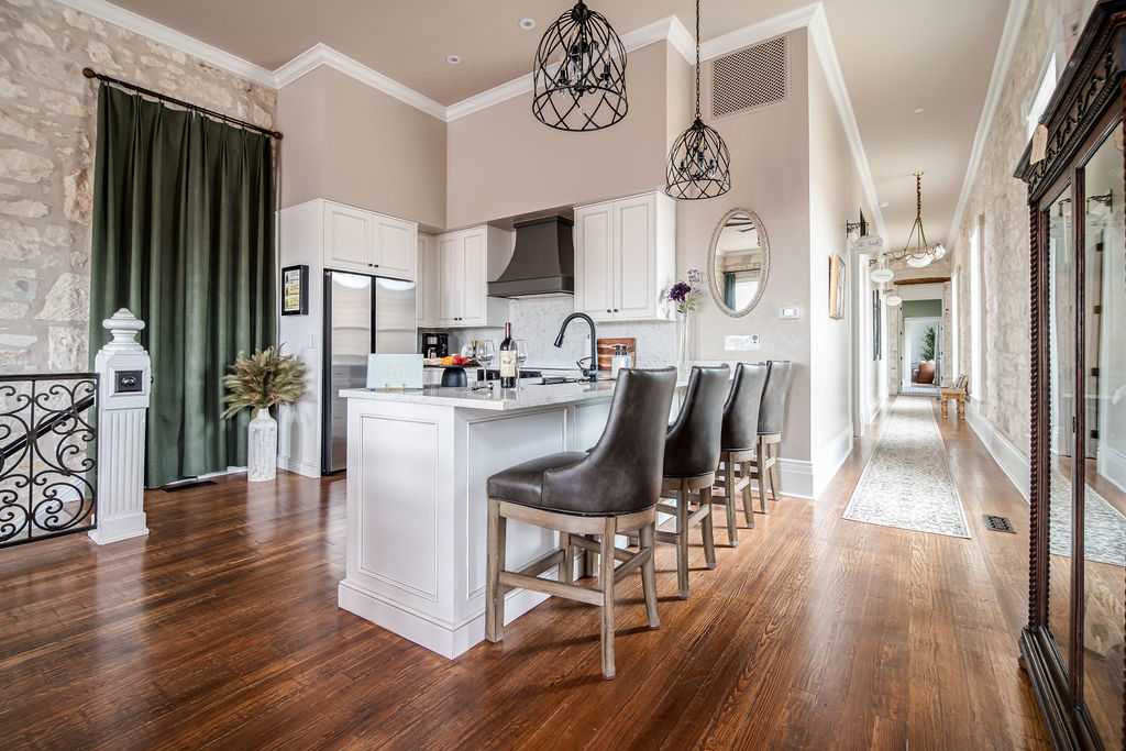 The Bank Suite B | Photo 11