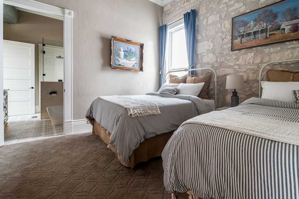 The Bank Suite B | Photo 18