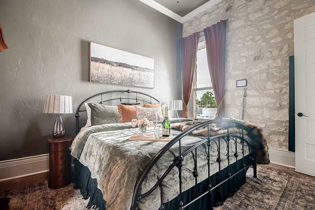 The Bank Suite B | Photo 19