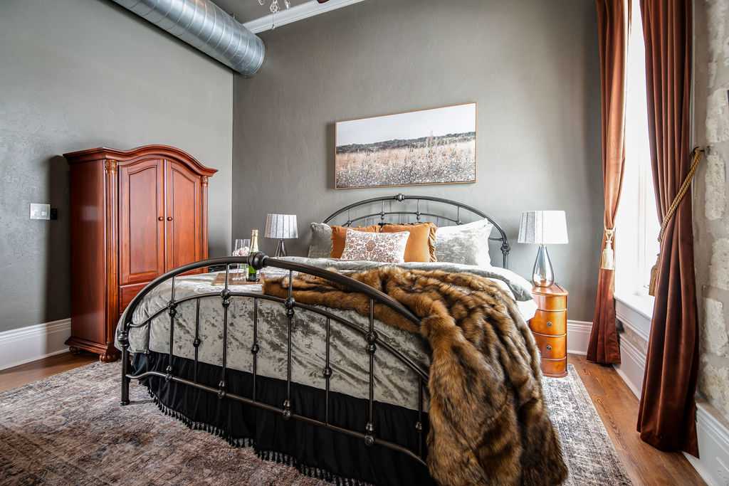 The Bank Suite B | Photo 20