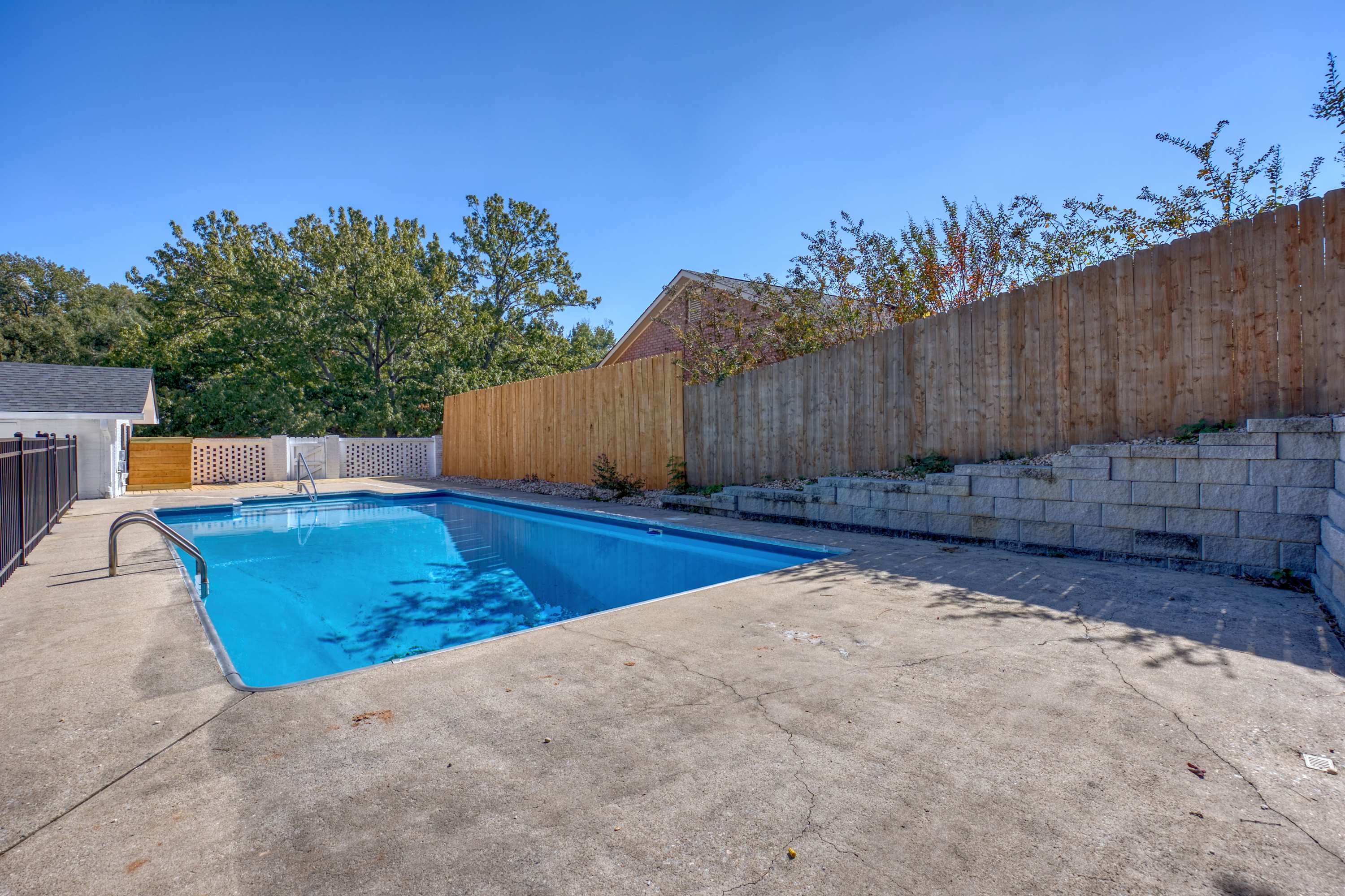 Columbus Oasis Pool Hot Tub & Family Fun - Columbus, GA