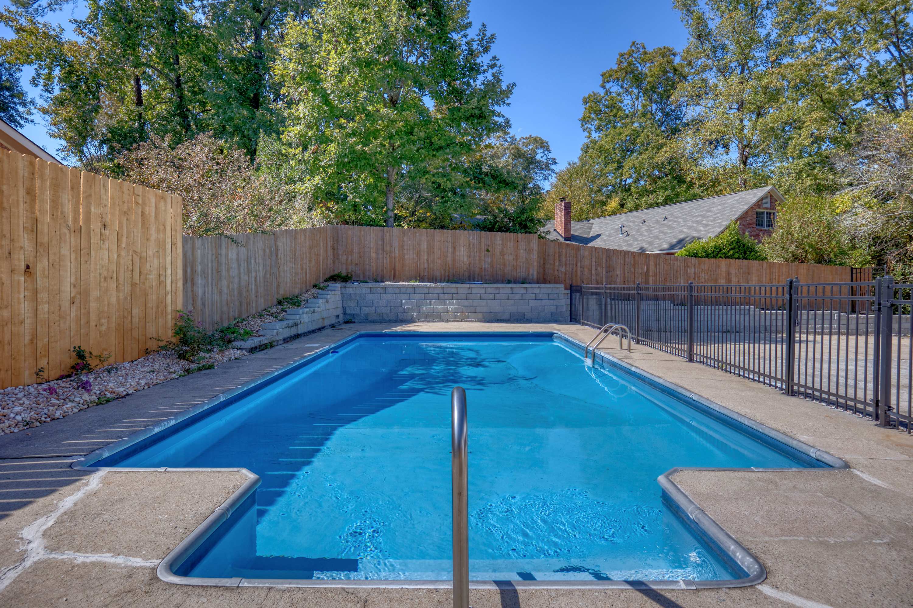 Columbus Oasis Pool Hot Tub & Family Fun - Columbus, GA