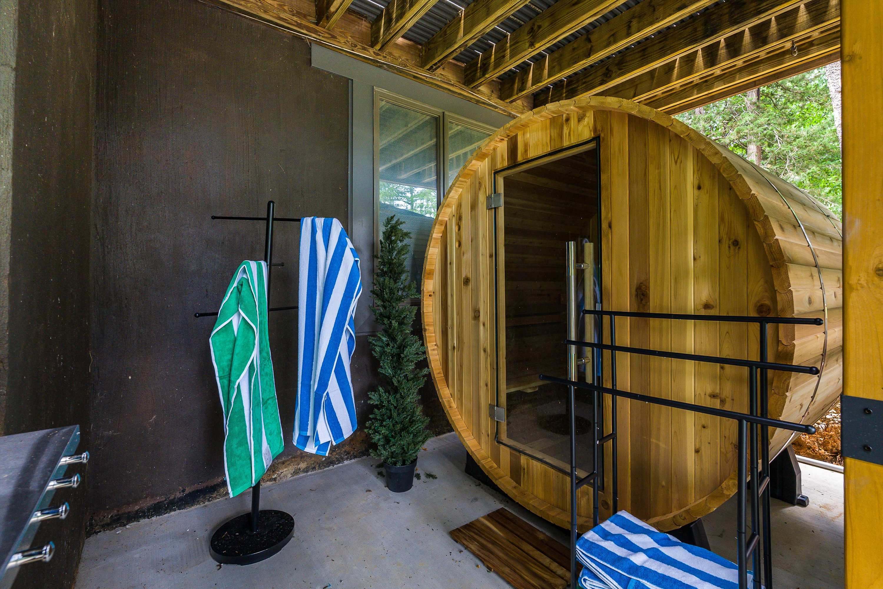 Modern Peaks • Hot Tub • Sauna • Theatre Room 6