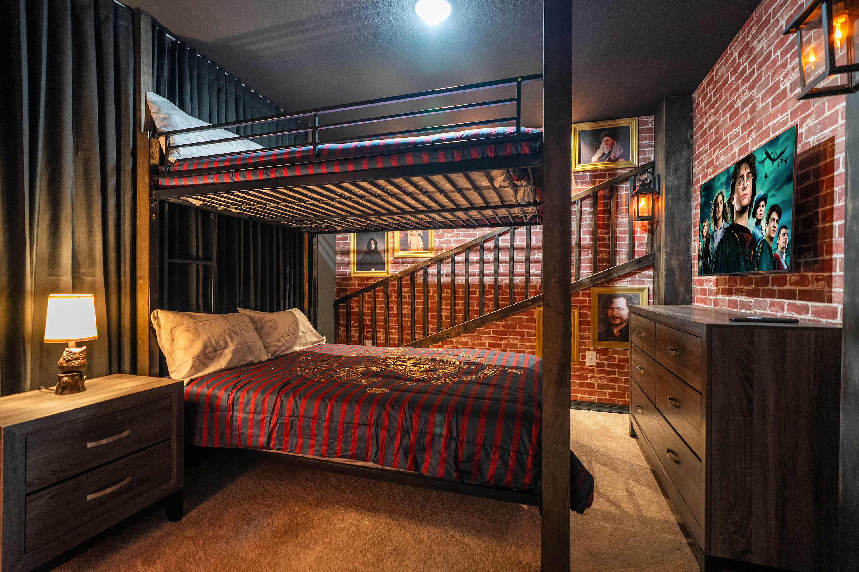 Hogwarts themed bedroom with 1 bunk bed and smart TV