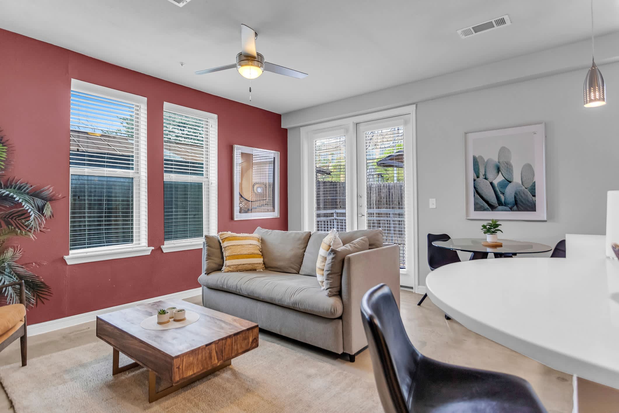 Southtown Standard•Free Parking•Pool/Gym•Riverwalk — San Antonio, TX — vacation rental