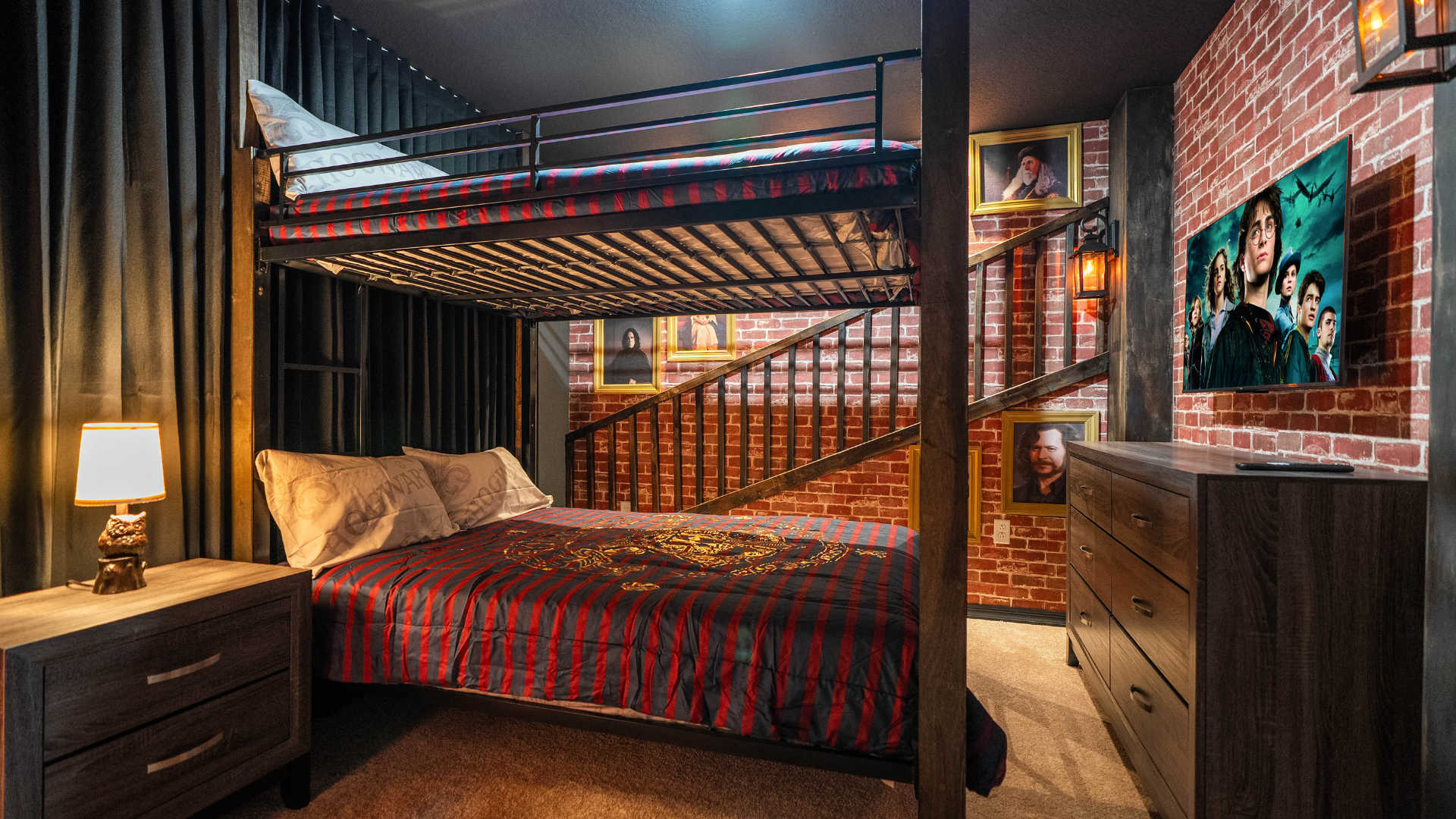 Hogwarts themed bedroom with 1 bunk bed and smart TV