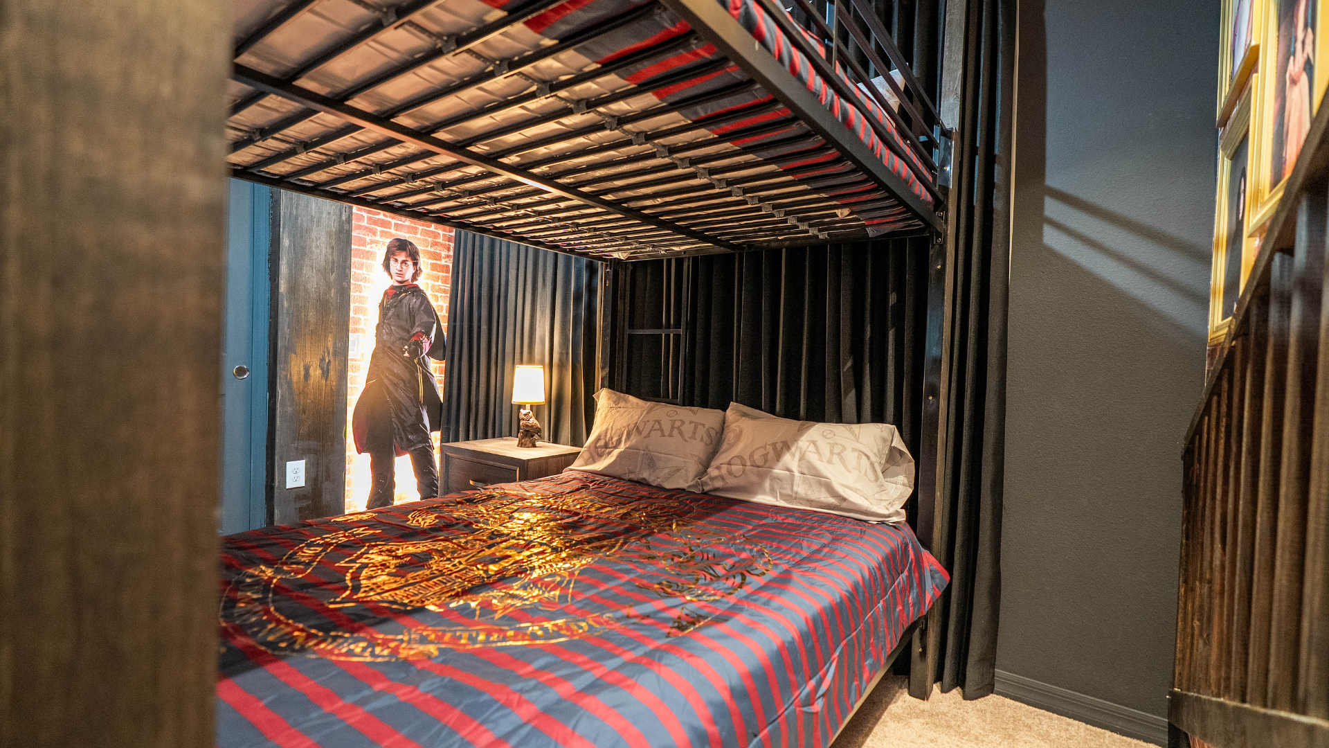 Hogwarts themed bedroom with 1 bunk bed and smart TV
