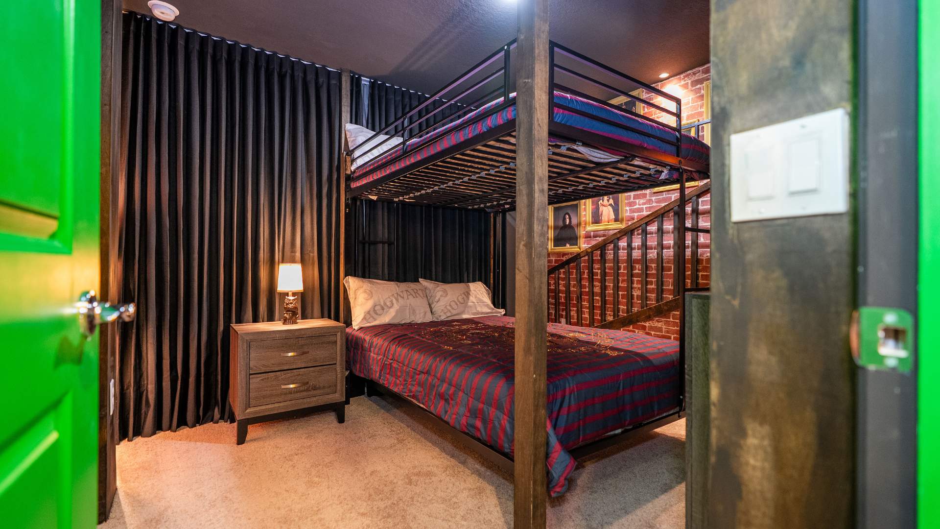 Hogwarts themed bedroom with 1 bunk bed and smart TV
