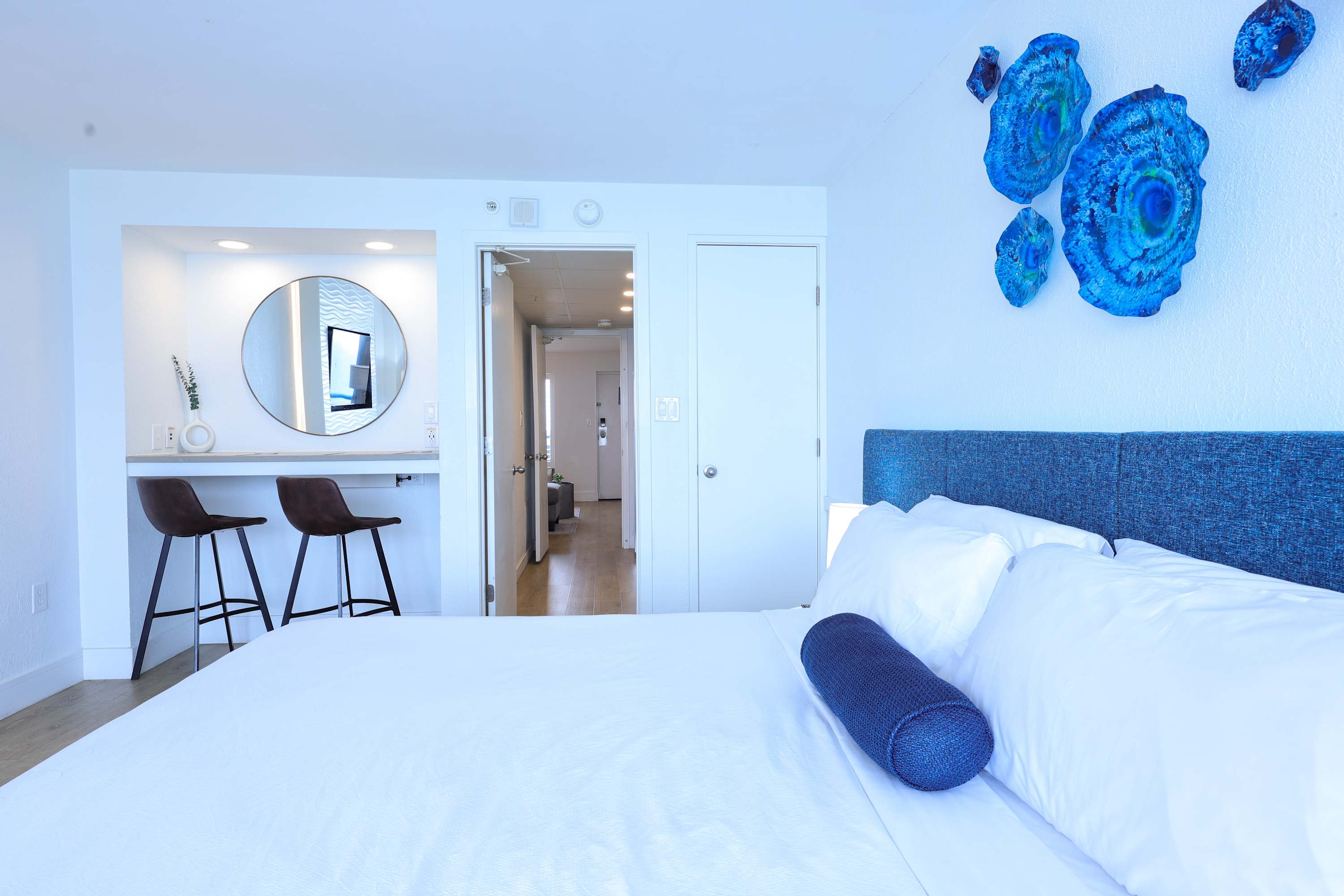 Admire stunning ocean views reflected in the stylish mirror above your dining nook, setting the perfect tone for your coastal getaway.