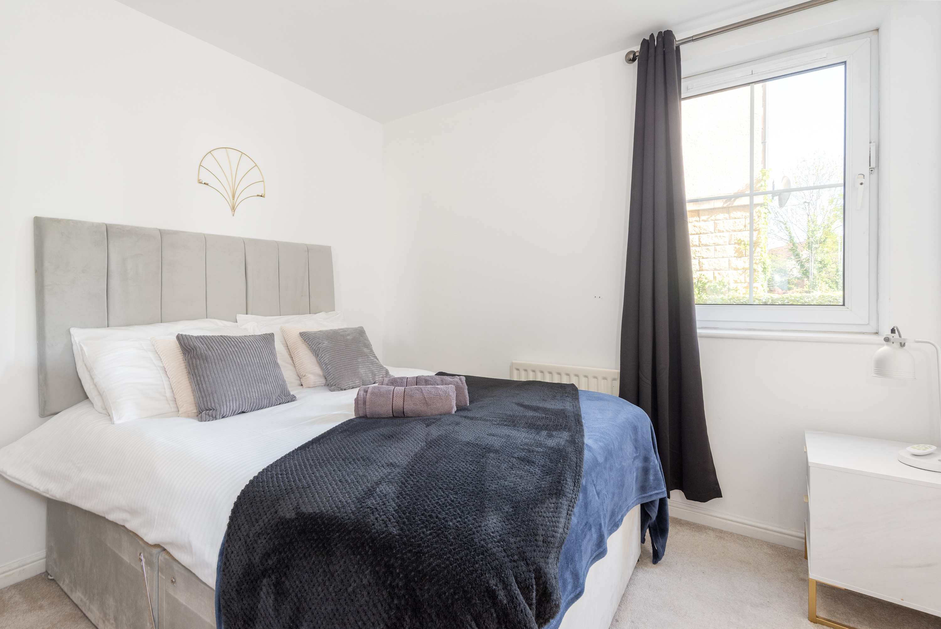 Spacious Apt Stay - Near City Centre & Tram -Walk to Leith in Edinburgh EH6 - Property image 13 - VivreStays