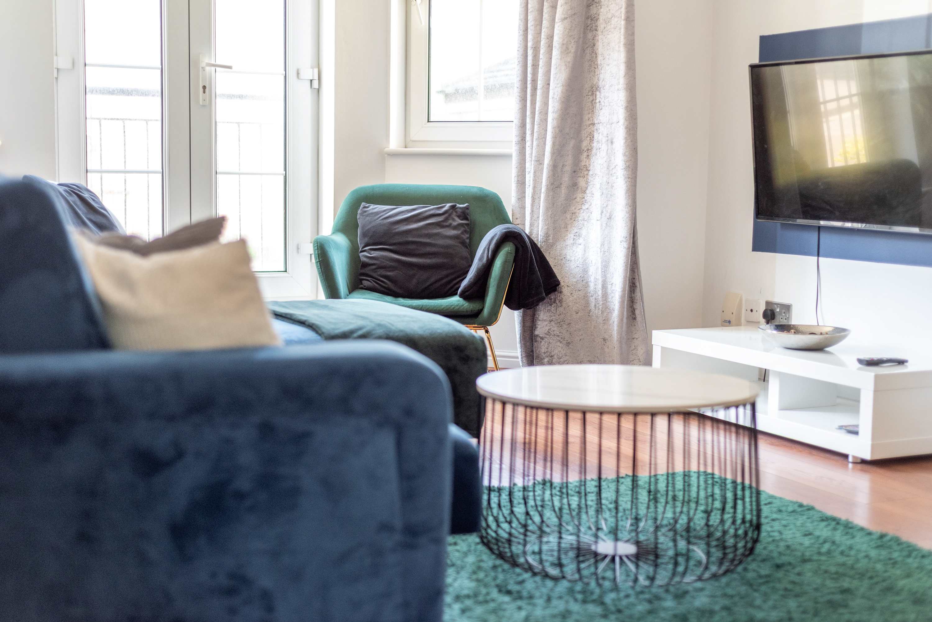 Spacious Apt Stay - Near City Centre & Tram -Walk to Leith in Edinburgh EH6 - Property image 3 - VivreStays