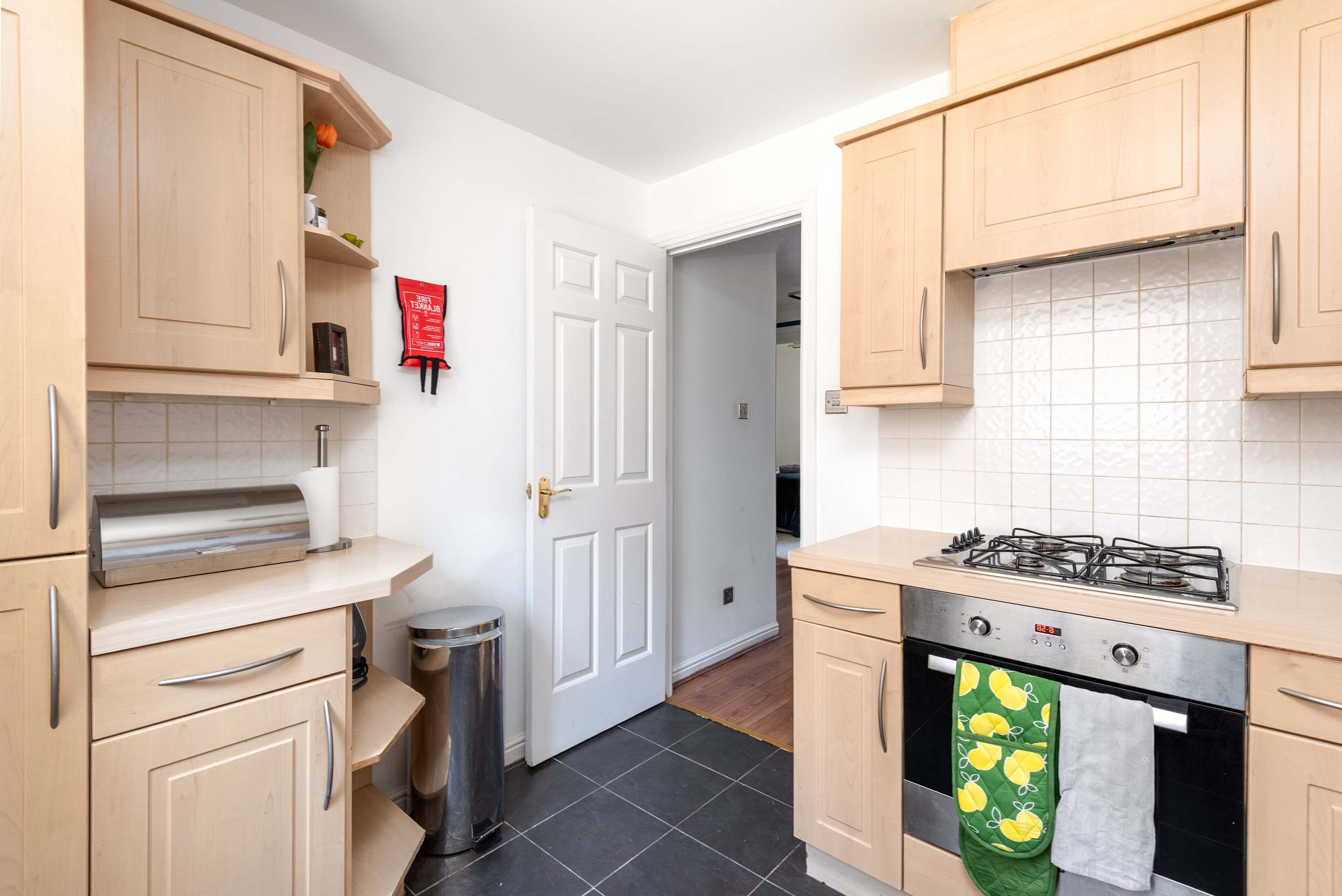 Spacious Apt Stay - Near City Centre & Tram -Walk to Leith in Edinburgh EH6 - Property image 23 - VivreStays