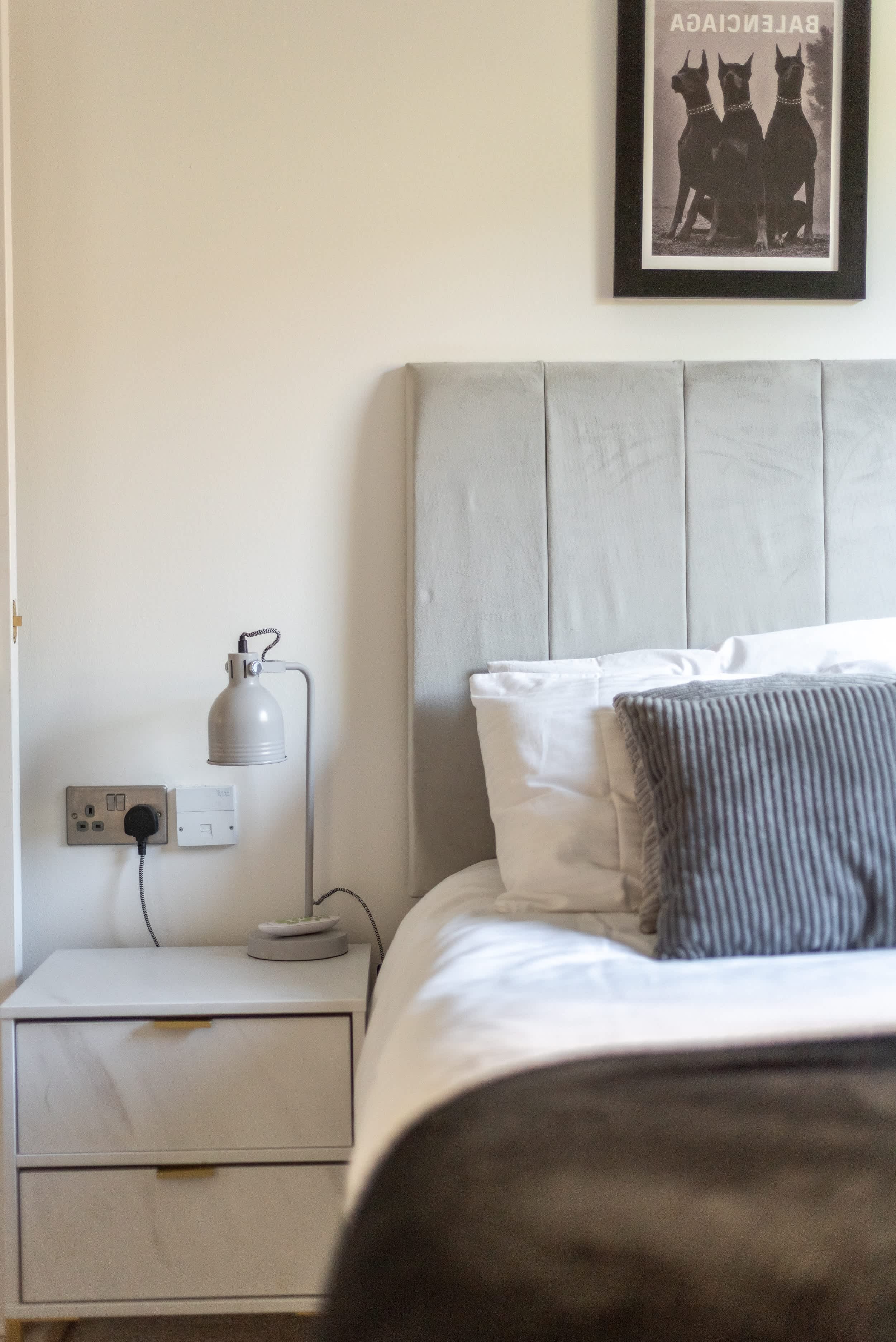 Spacious Apt Stay - Near City Centre & Tram -Walk to Leith in Edinburgh EH6 - Property image 21 - VivreStays