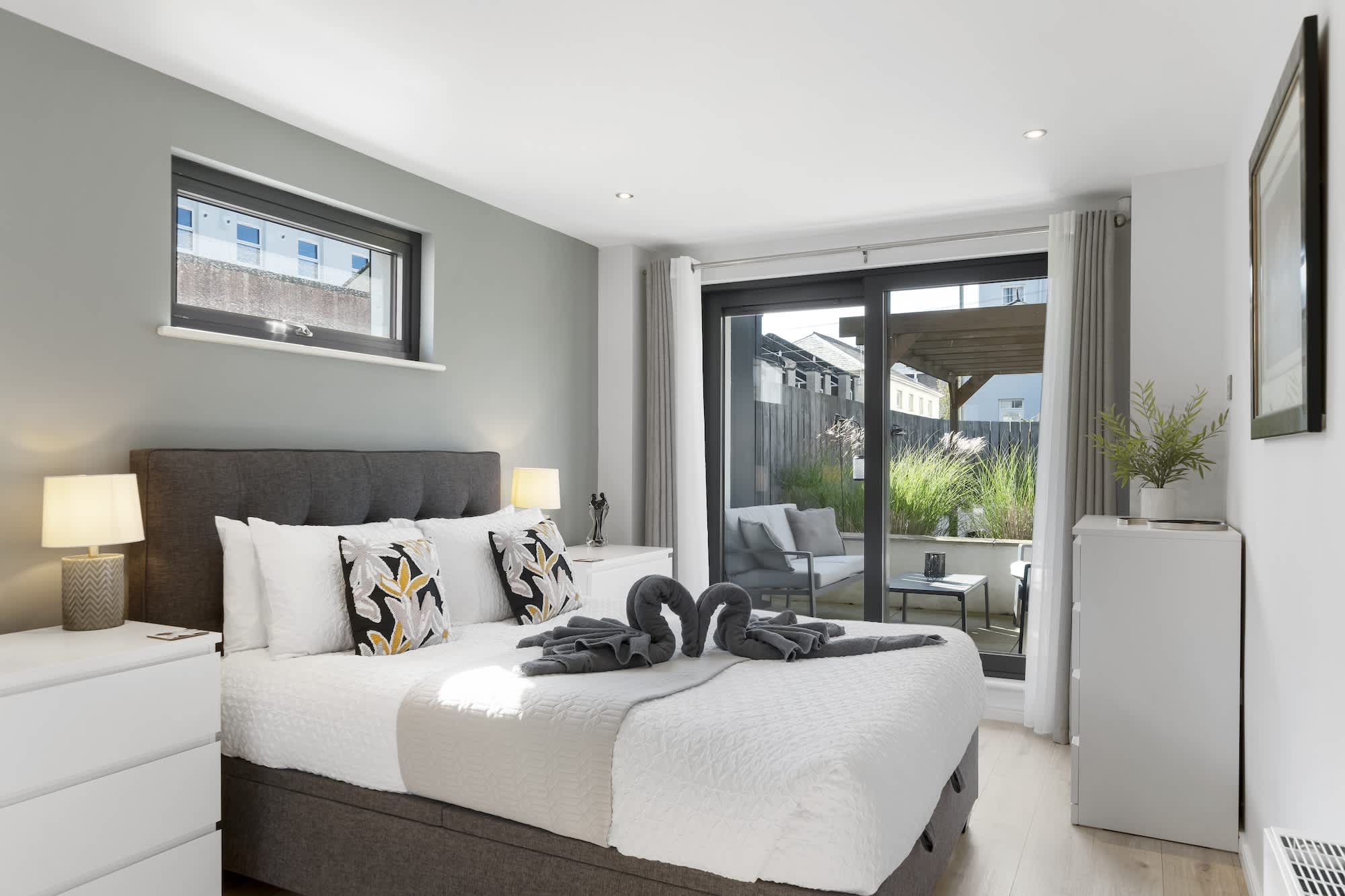 Modern Apartment, Private Parking & Terrace