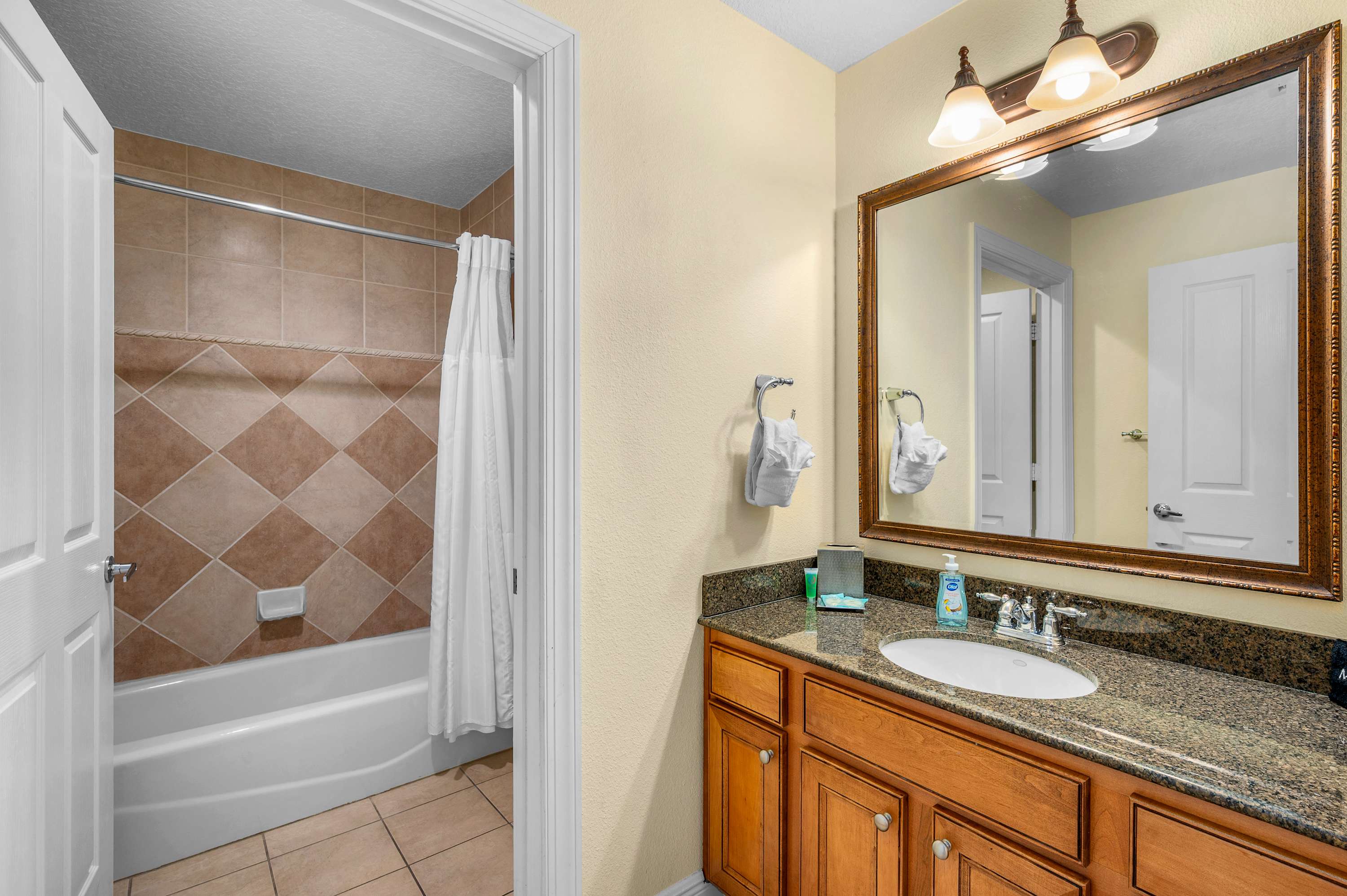 Pool, Golf Course & Reunion view! 6MI to Disney