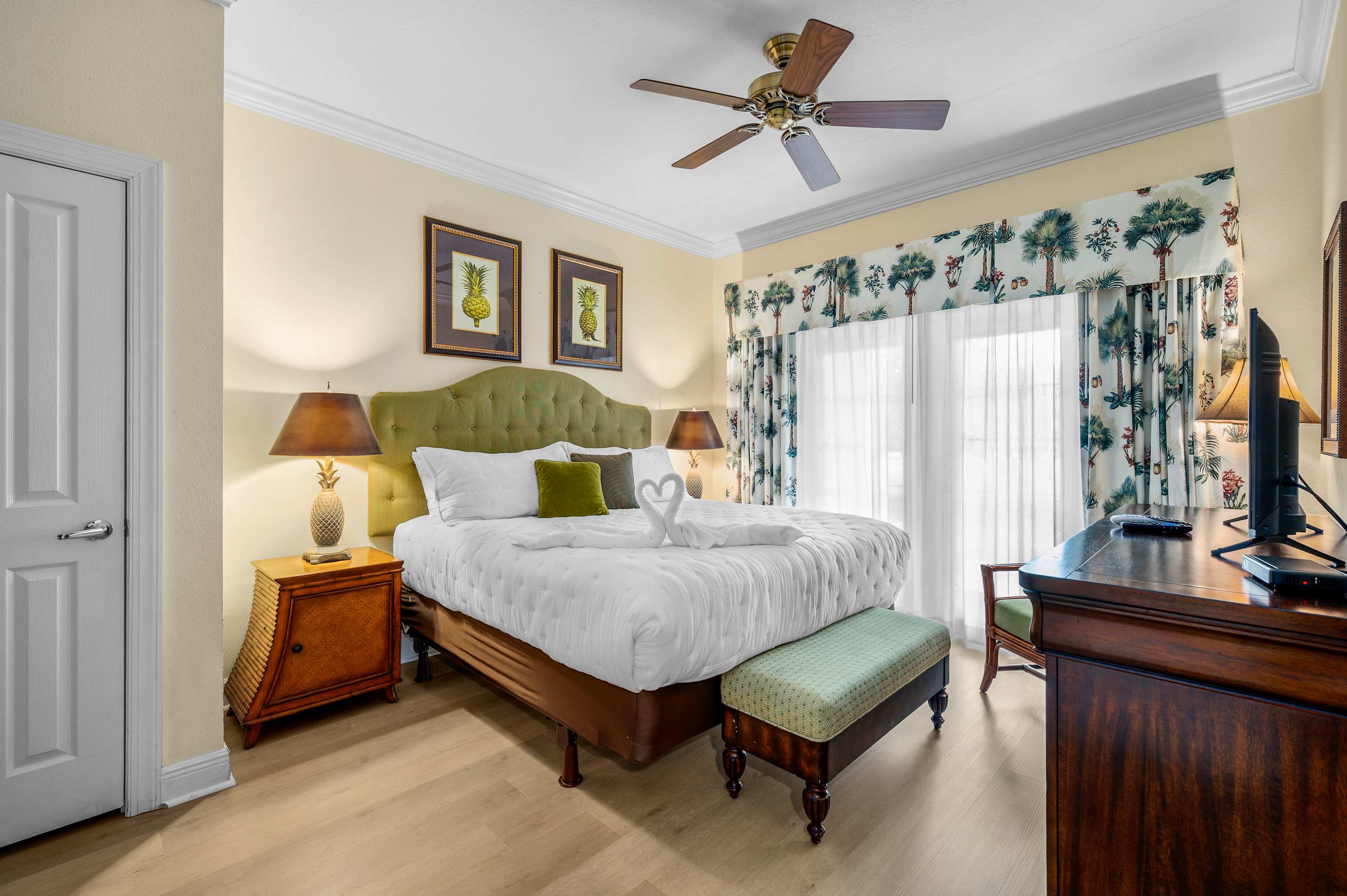 Pool, Golf Course & Reunion view! 6MI to Disney