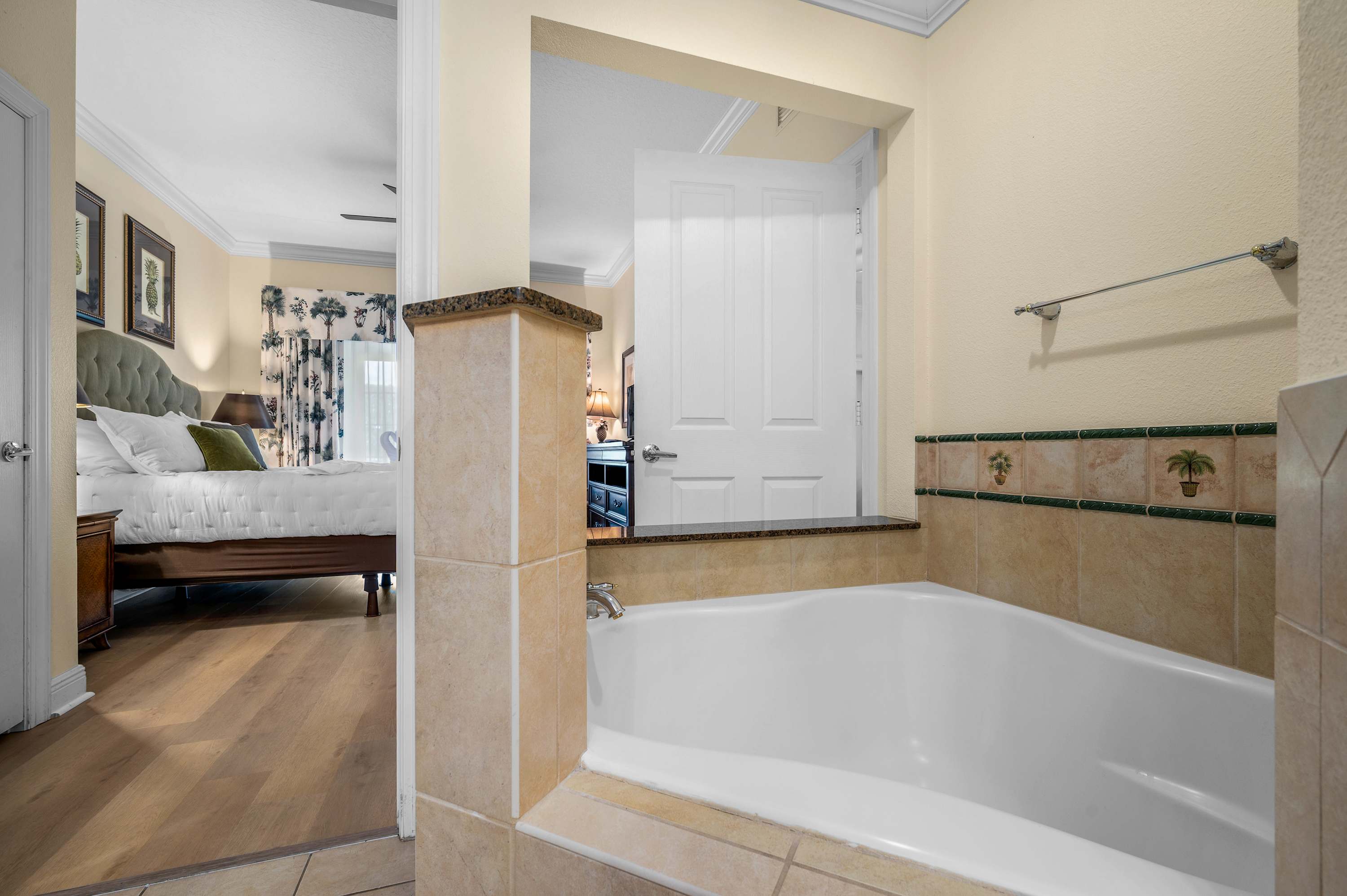 Pool, Golf Course & Reunion view! 6MI to Disney